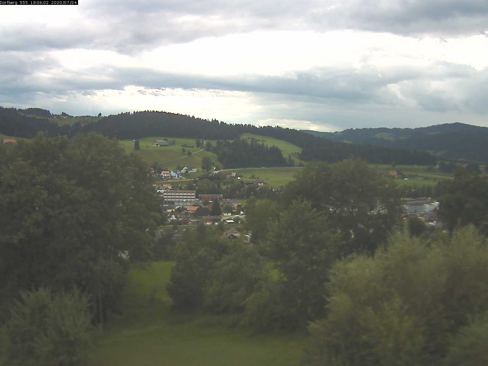 Webcam-Bild: Aussicht vom Dorfberg in Langnau 20200724-180601