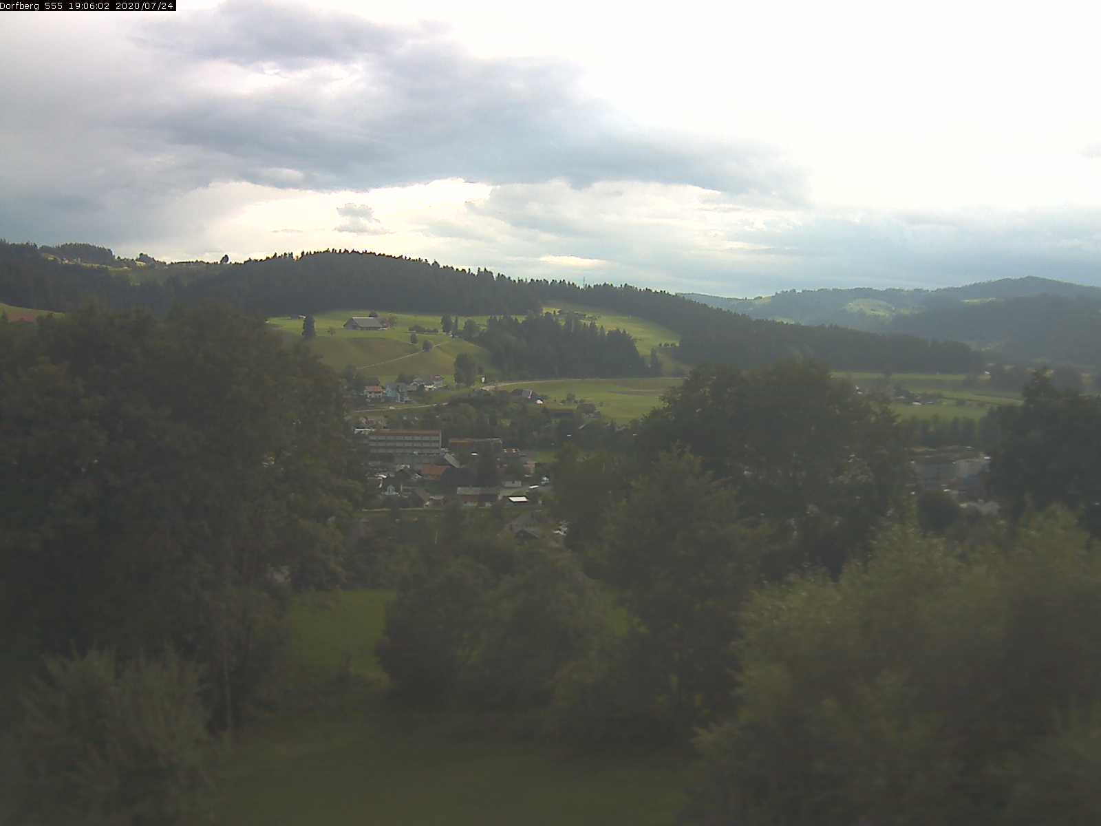 Webcam-Bild: Aussicht vom Dorfberg in Langnau 20200724-190601