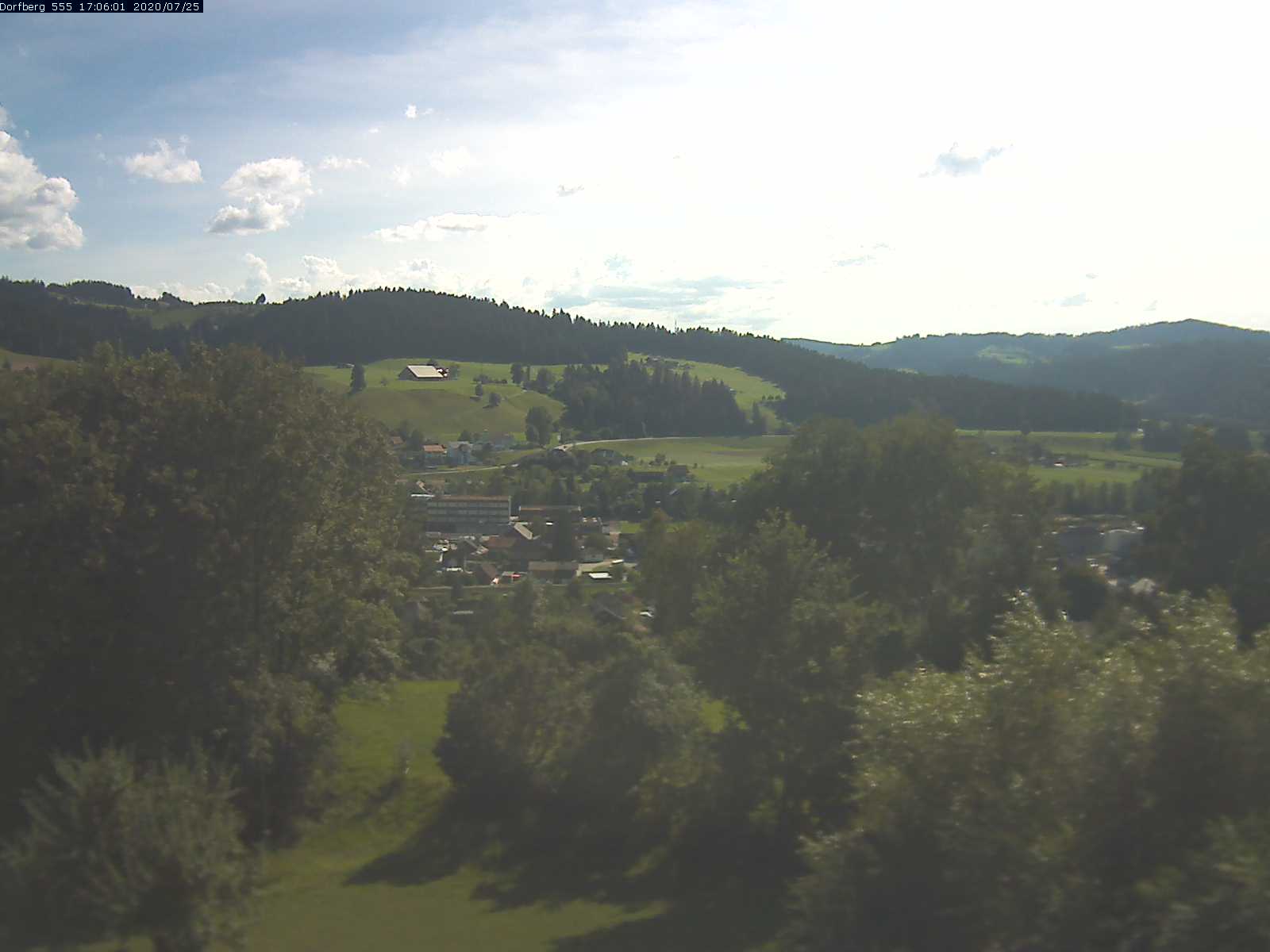 Webcam-Bild: Aussicht vom Dorfberg in Langnau 20200725-170601