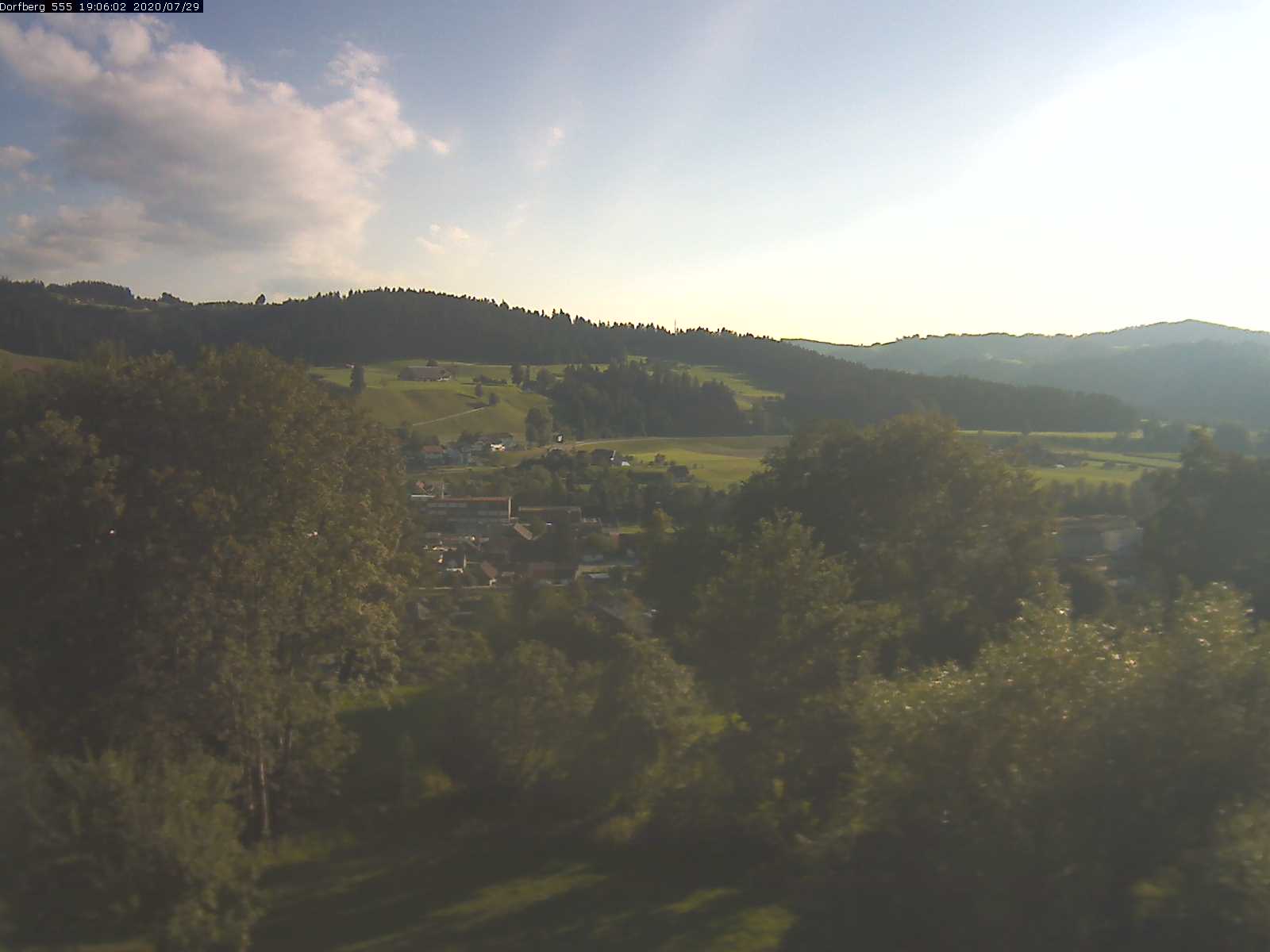 Webcam-Bild: Aussicht vom Dorfberg in Langnau 20200729-190601