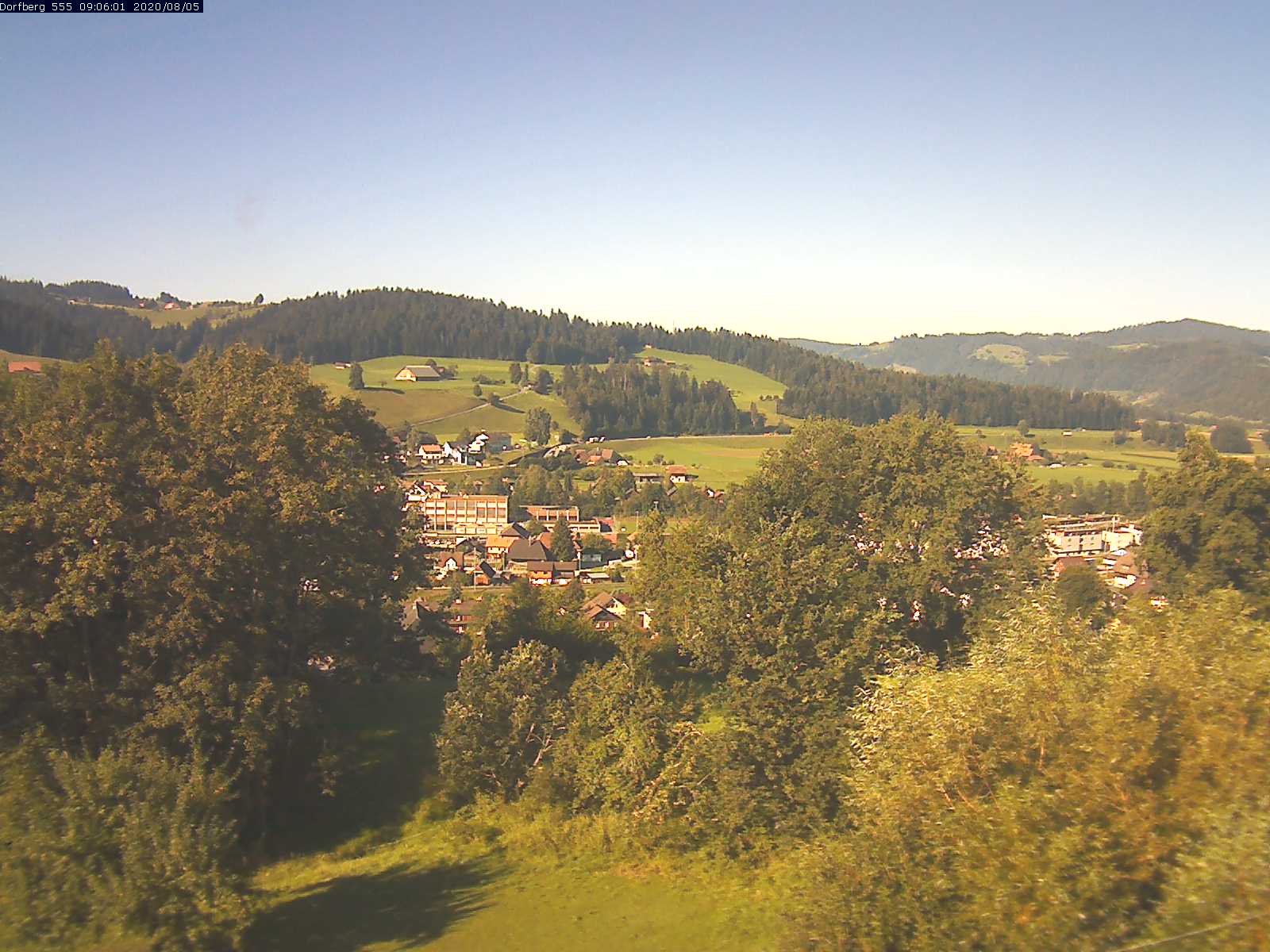 Webcam-Bild: Aussicht vom Dorfberg in Langnau 20200805-090601