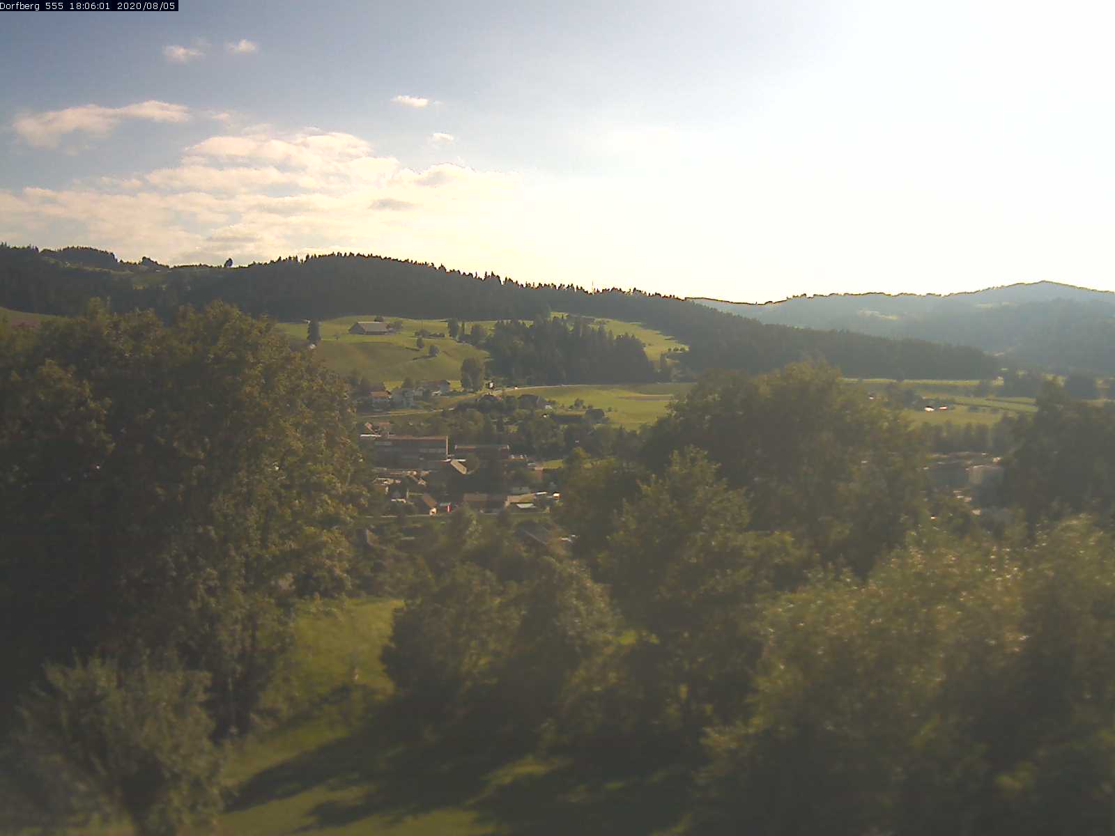 Webcam-Bild: Aussicht vom Dorfberg in Langnau 20200805-180601