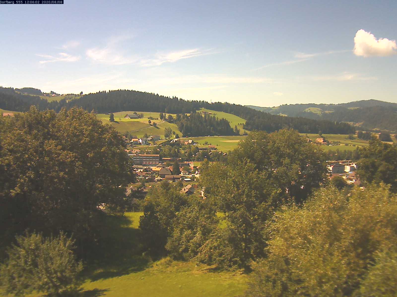 Webcam-Bild: Aussicht vom Dorfberg in Langnau 20200808-120601