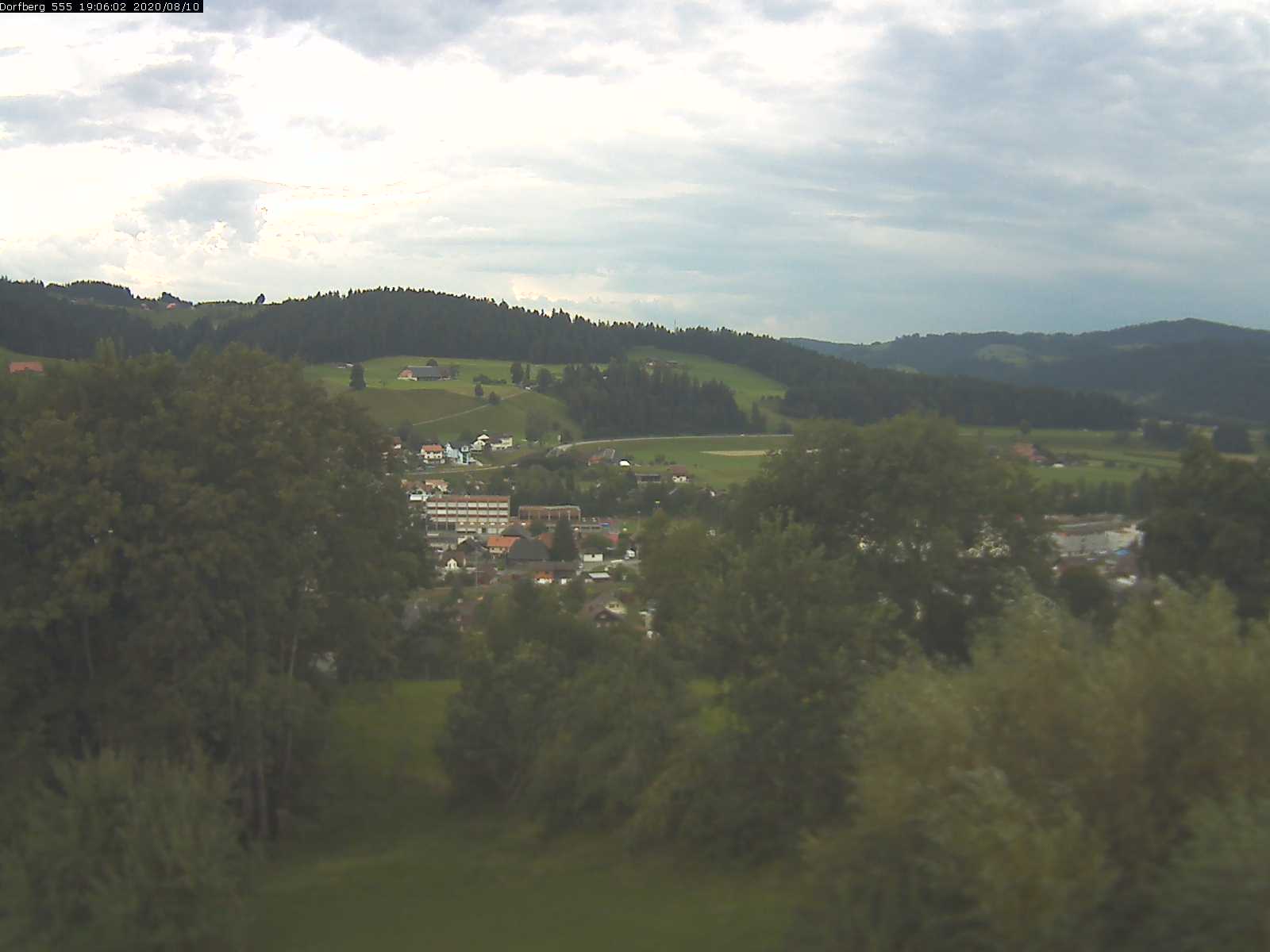 Webcam-Bild: Aussicht vom Dorfberg in Langnau 20200810-190601