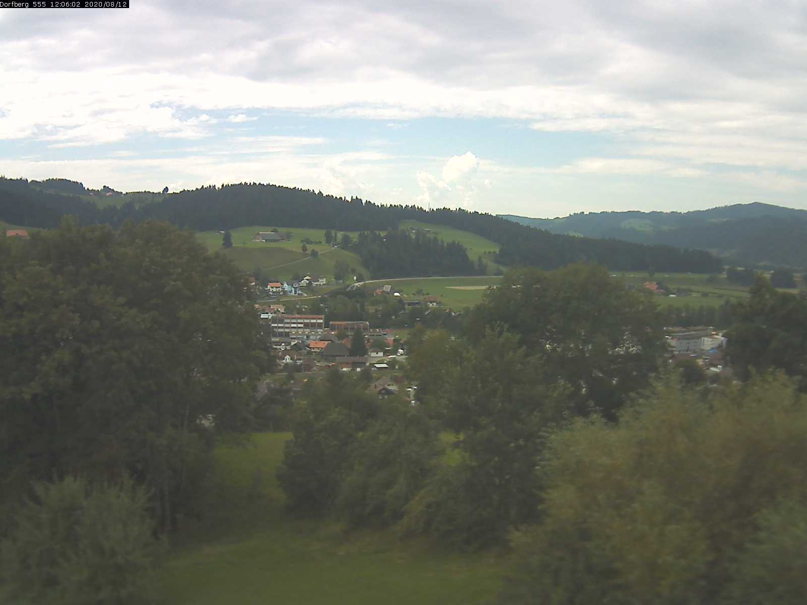 Webcam-Bild: Aussicht vom Dorfberg in Langnau 20200812-120601