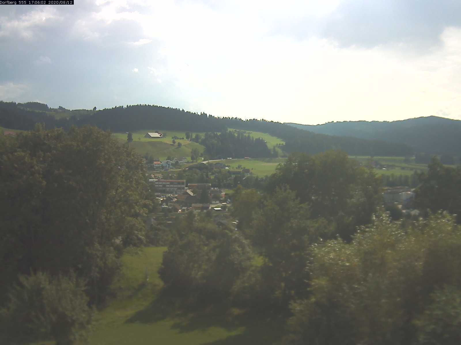 Webcam-Bild: Aussicht vom Dorfberg in Langnau 20200812-170601