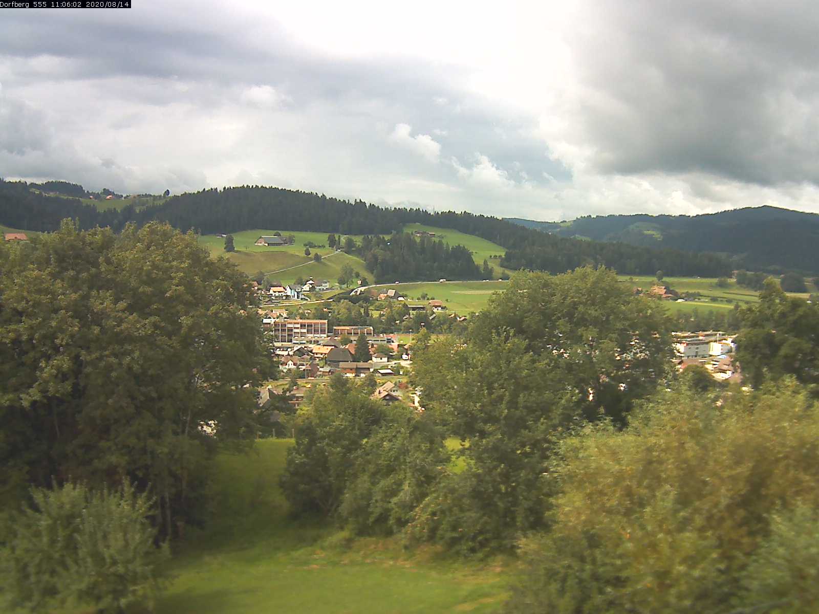 Webcam-Bild: Aussicht vom Dorfberg in Langnau 20200814-110601