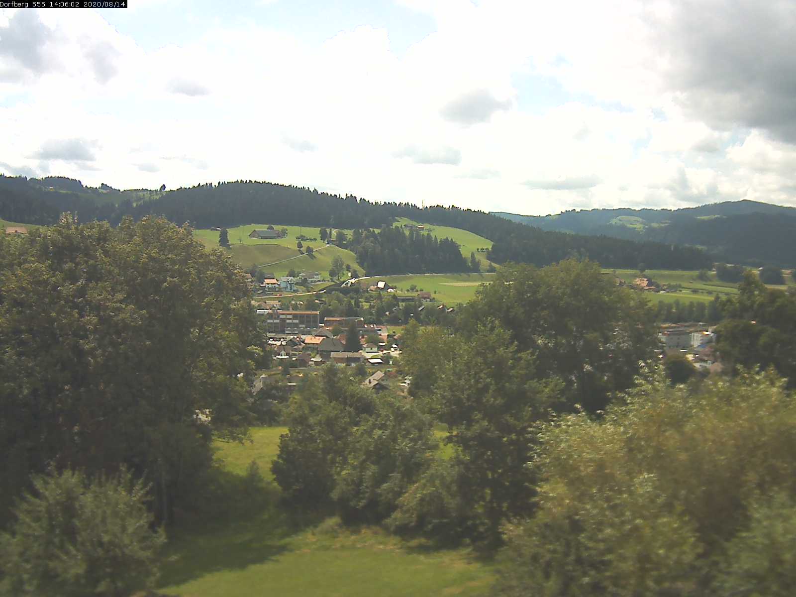 Webcam-Bild: Aussicht vom Dorfberg in Langnau 20200814-140601