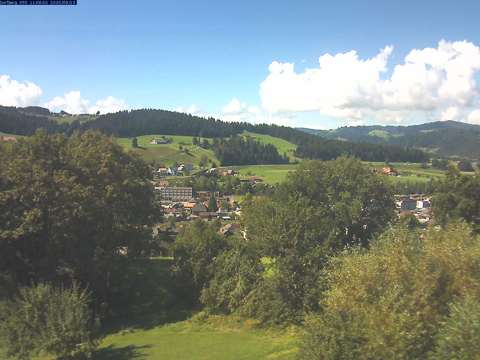 Webcam-Bild: Aussicht vom Dorfberg in Langnau 20200815-110601