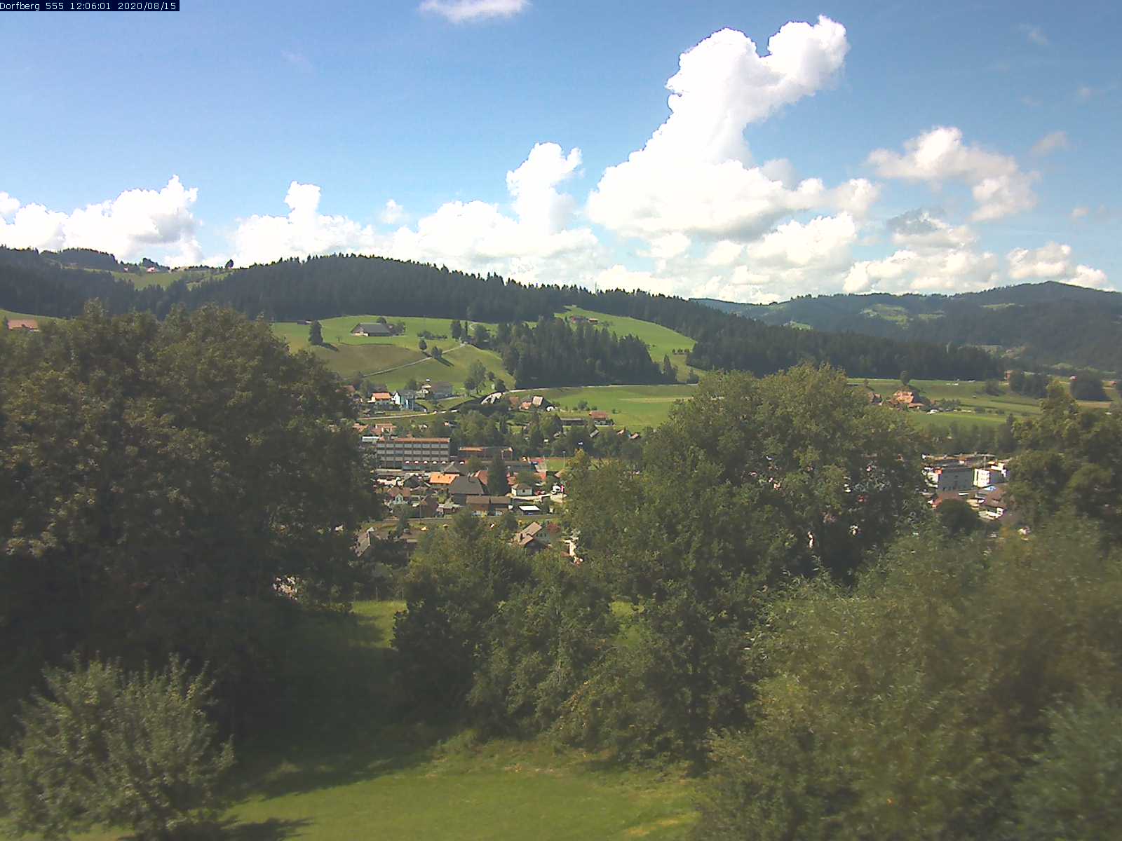 Webcam-Bild: Aussicht vom Dorfberg in Langnau 20200815-120601