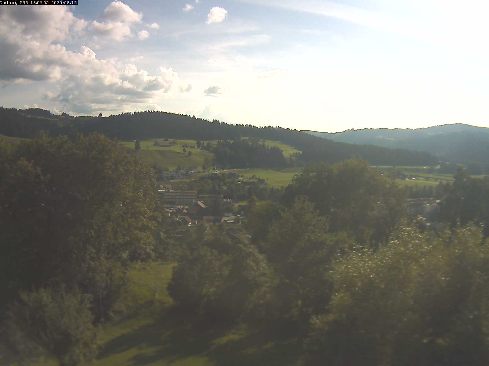 Webcam-Bild: Aussicht vom Dorfberg in Langnau 20200815-180601