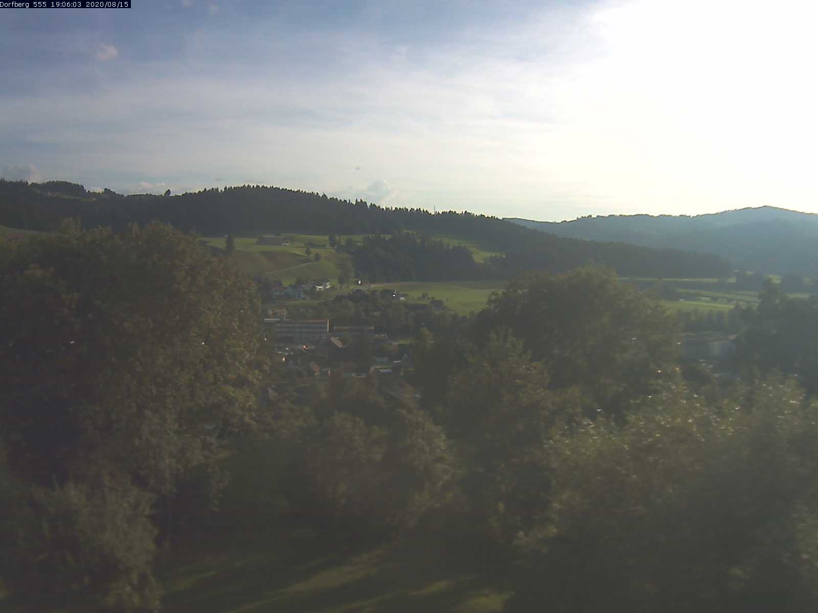 Webcam-Bild: Aussicht vom Dorfberg in Langnau 20200815-190601