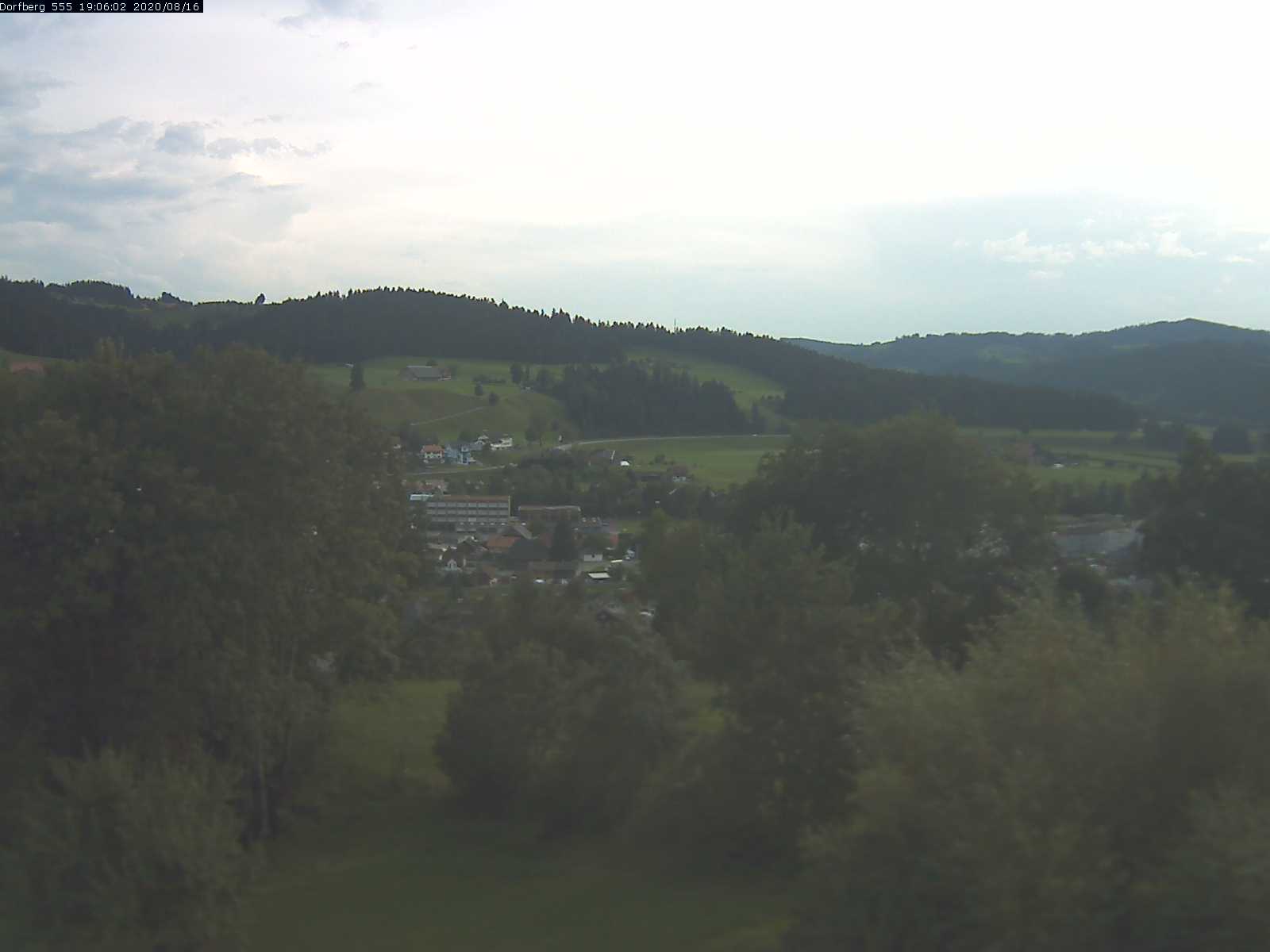 Webcam-Bild: Aussicht vom Dorfberg in Langnau 20200816-190601