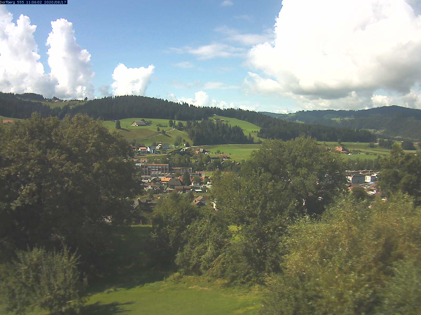 Webcam-Bild: Aussicht vom Dorfberg in Langnau 20200817-110601