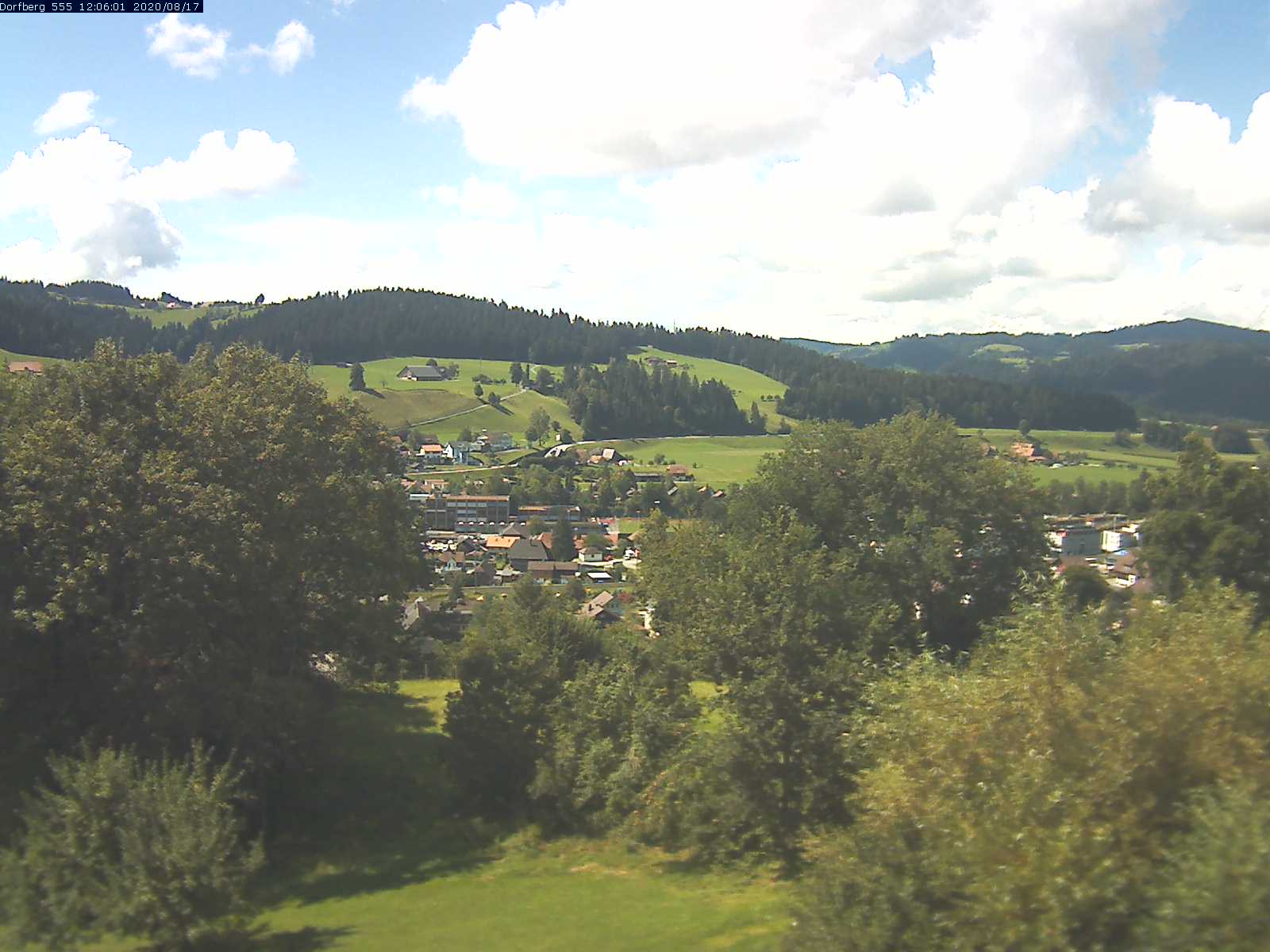 Webcam-Bild: Aussicht vom Dorfberg in Langnau 20200817-120601