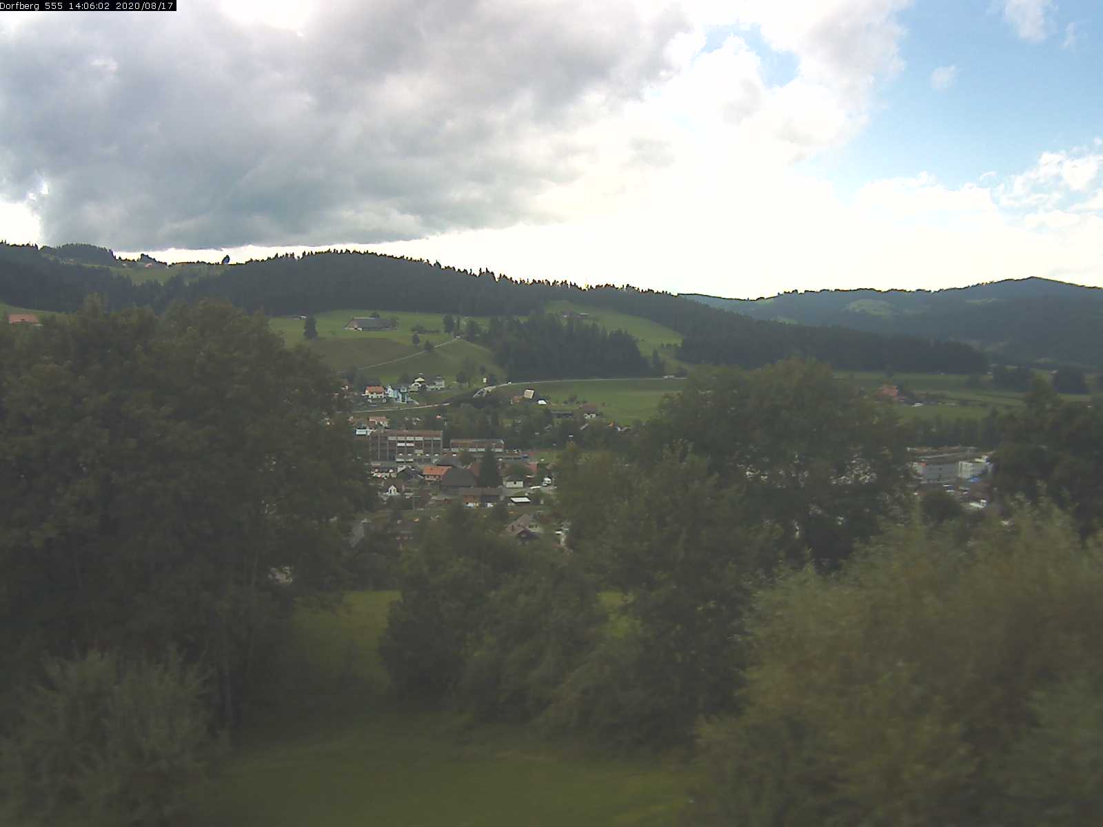 Webcam-Bild: Aussicht vom Dorfberg in Langnau 20200817-140601