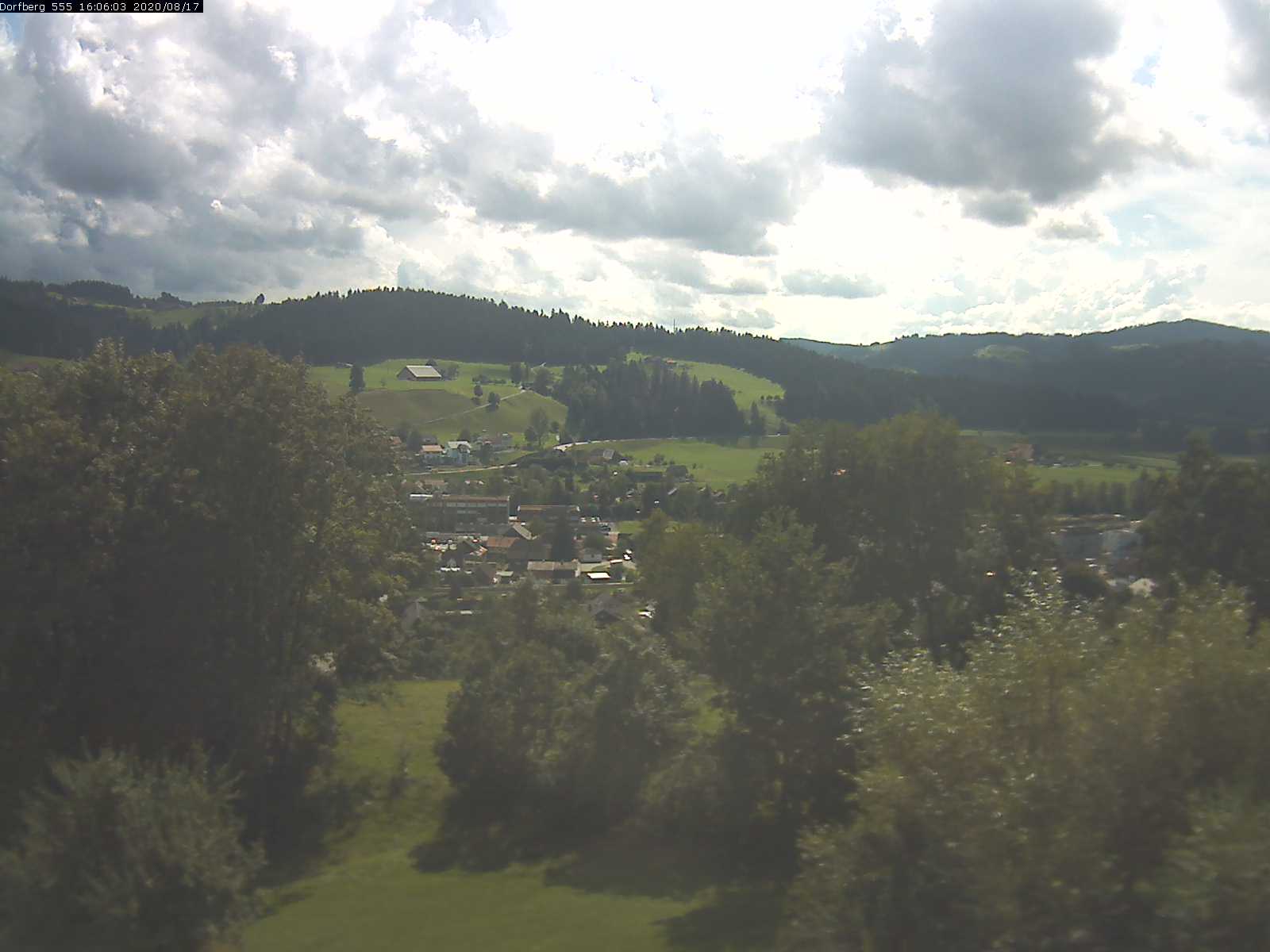 Webcam-Bild: Aussicht vom Dorfberg in Langnau 20200817-160601