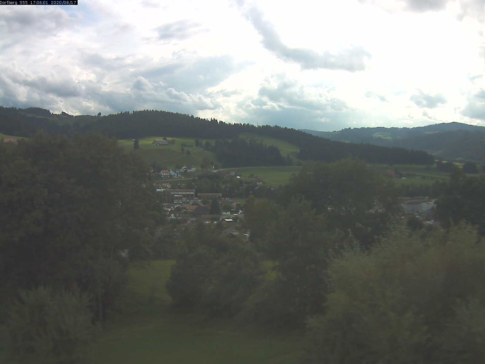 Webcam-Bild: Aussicht vom Dorfberg in Langnau 20200817-170601