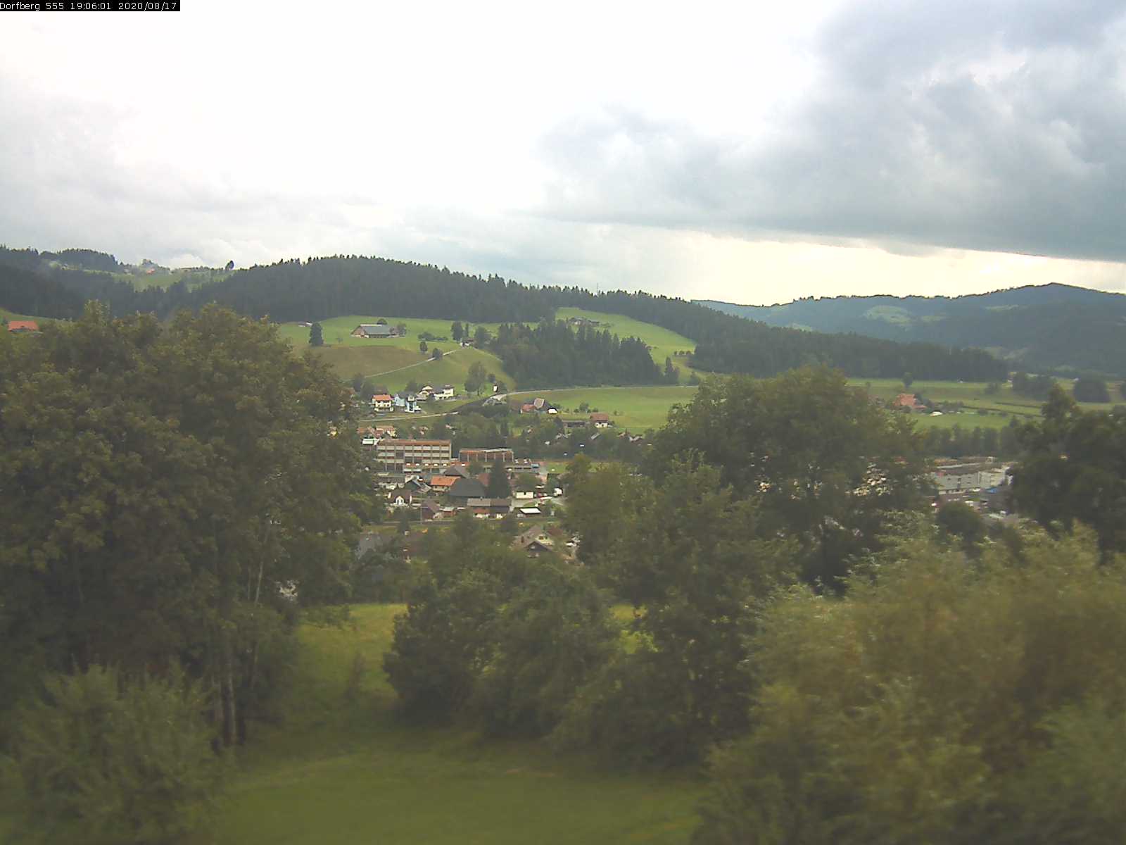 Webcam-Bild: Aussicht vom Dorfberg in Langnau 20200817-190601
