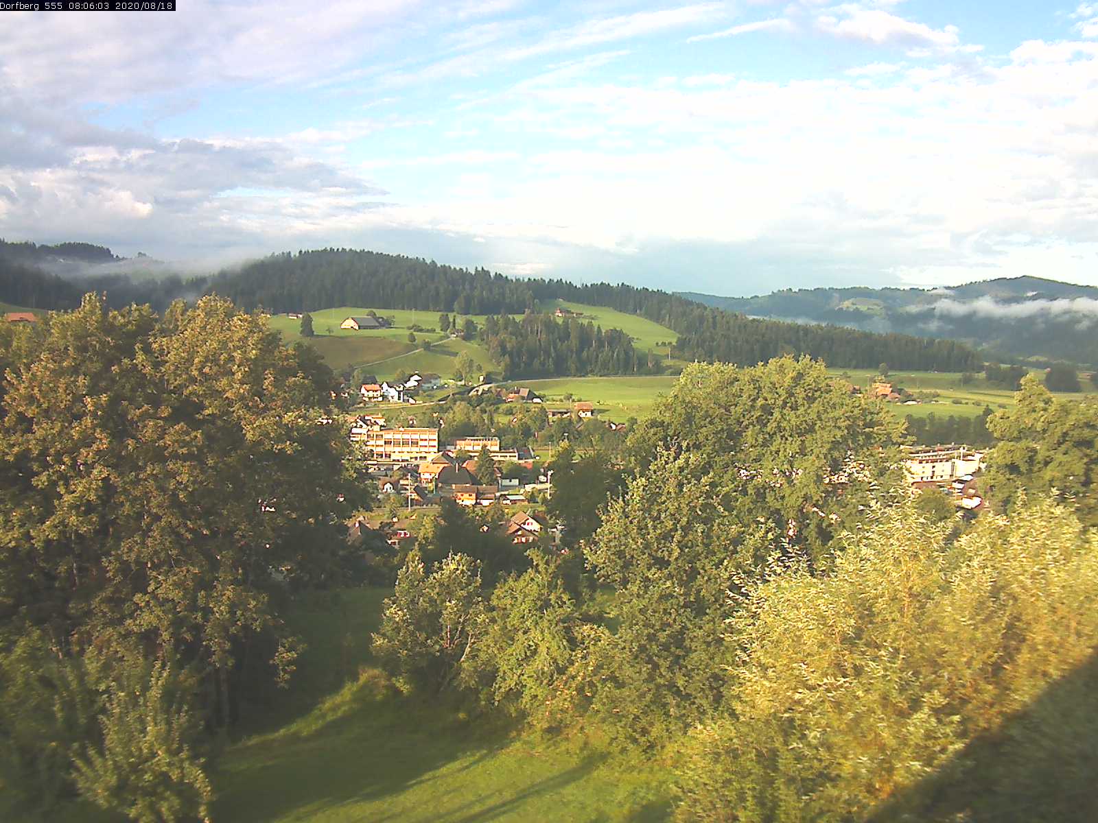 Webcam-Bild: Aussicht vom Dorfberg in Langnau 20200818-080601