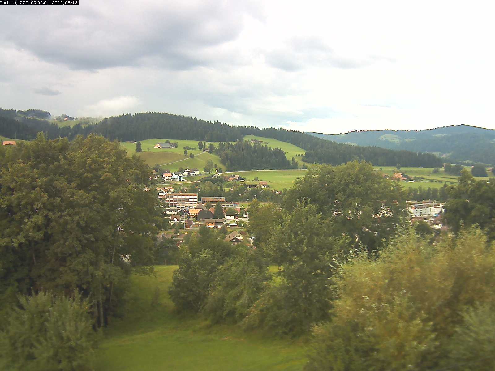 Webcam-Bild: Aussicht vom Dorfberg in Langnau 20200818-090601