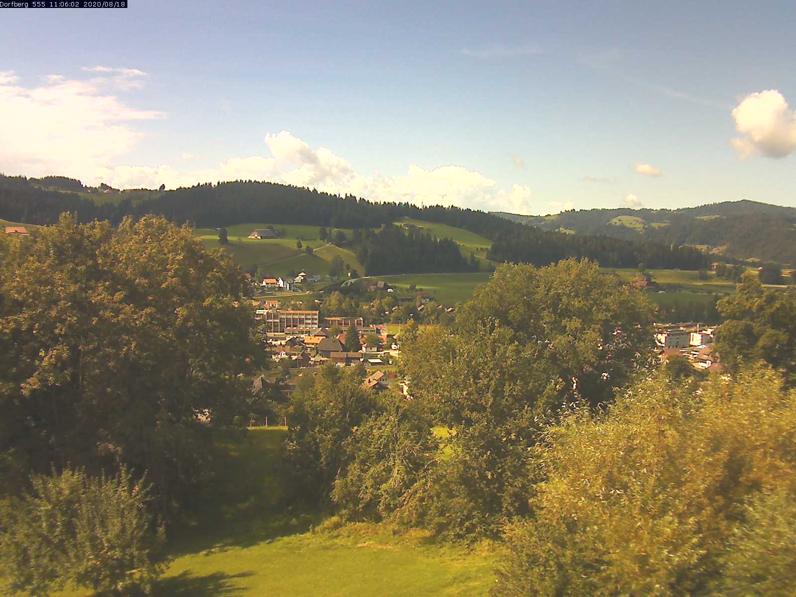 Webcam-Bild: Aussicht vom Dorfberg in Langnau 20200818-110601