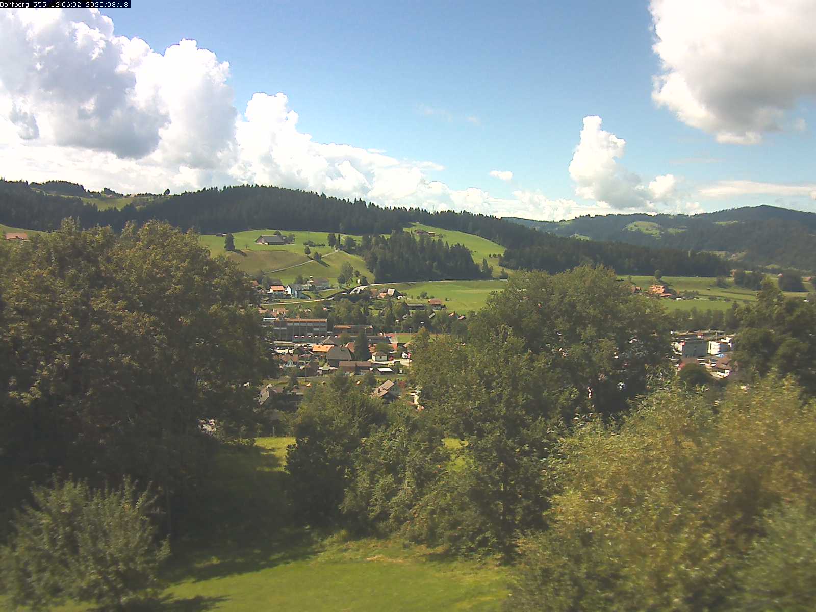 Webcam-Bild: Aussicht vom Dorfberg in Langnau 20200818-120602
