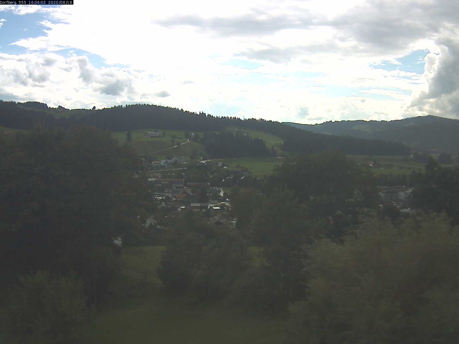 Webcam-Bild: Aussicht vom Dorfberg in Langnau 20200818-160601