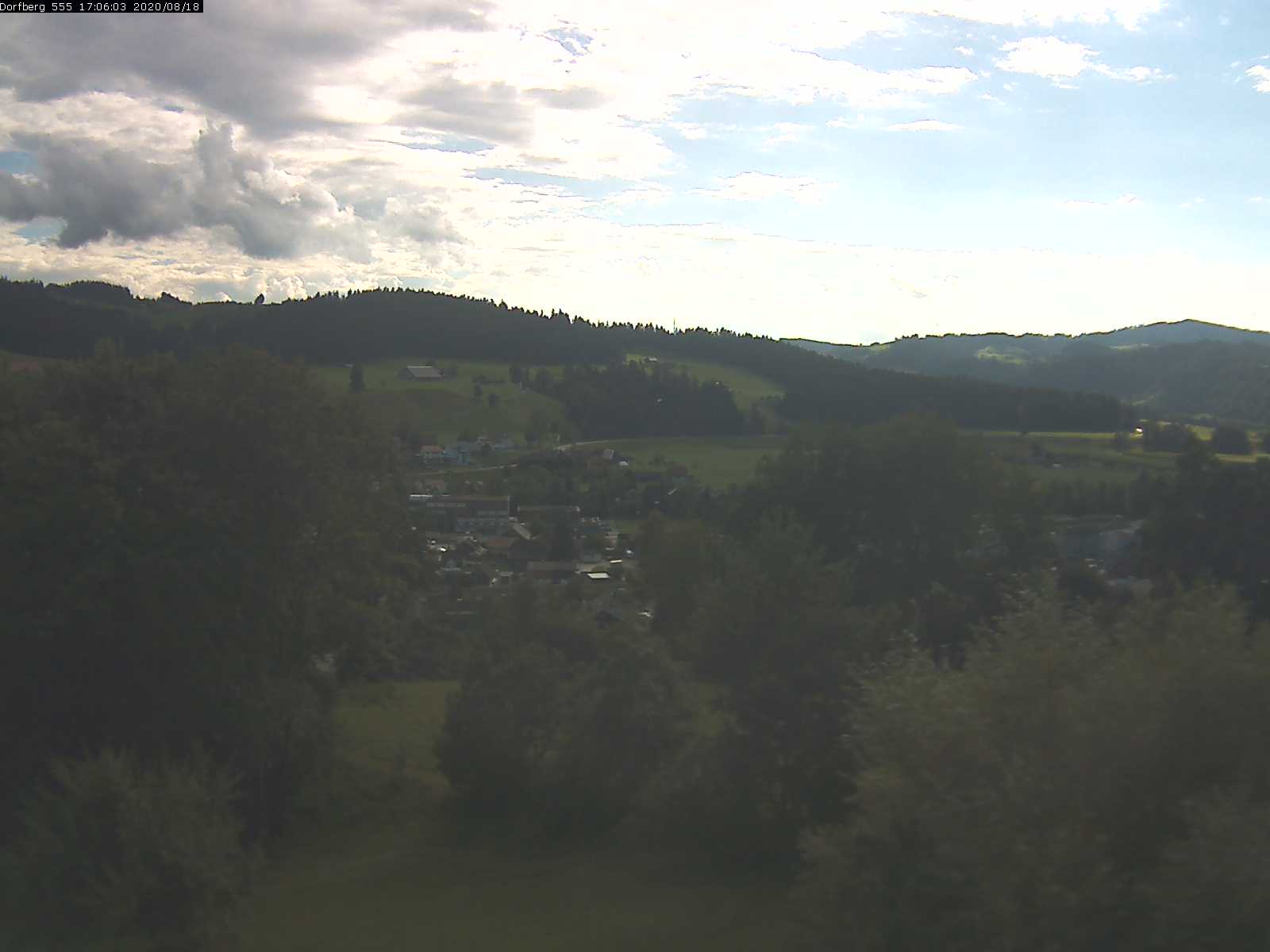 Webcam-Bild: Aussicht vom Dorfberg in Langnau 20200818-170602