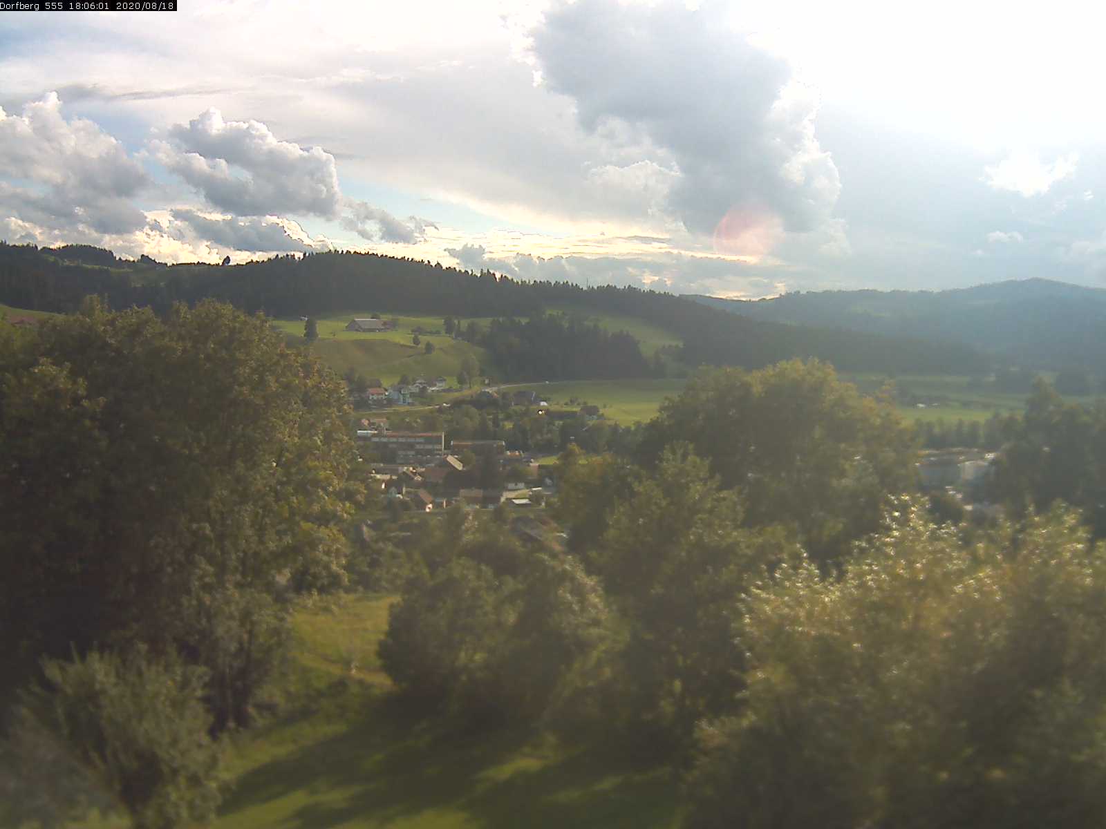 Webcam-Bild: Aussicht vom Dorfberg in Langnau 20200818-180601