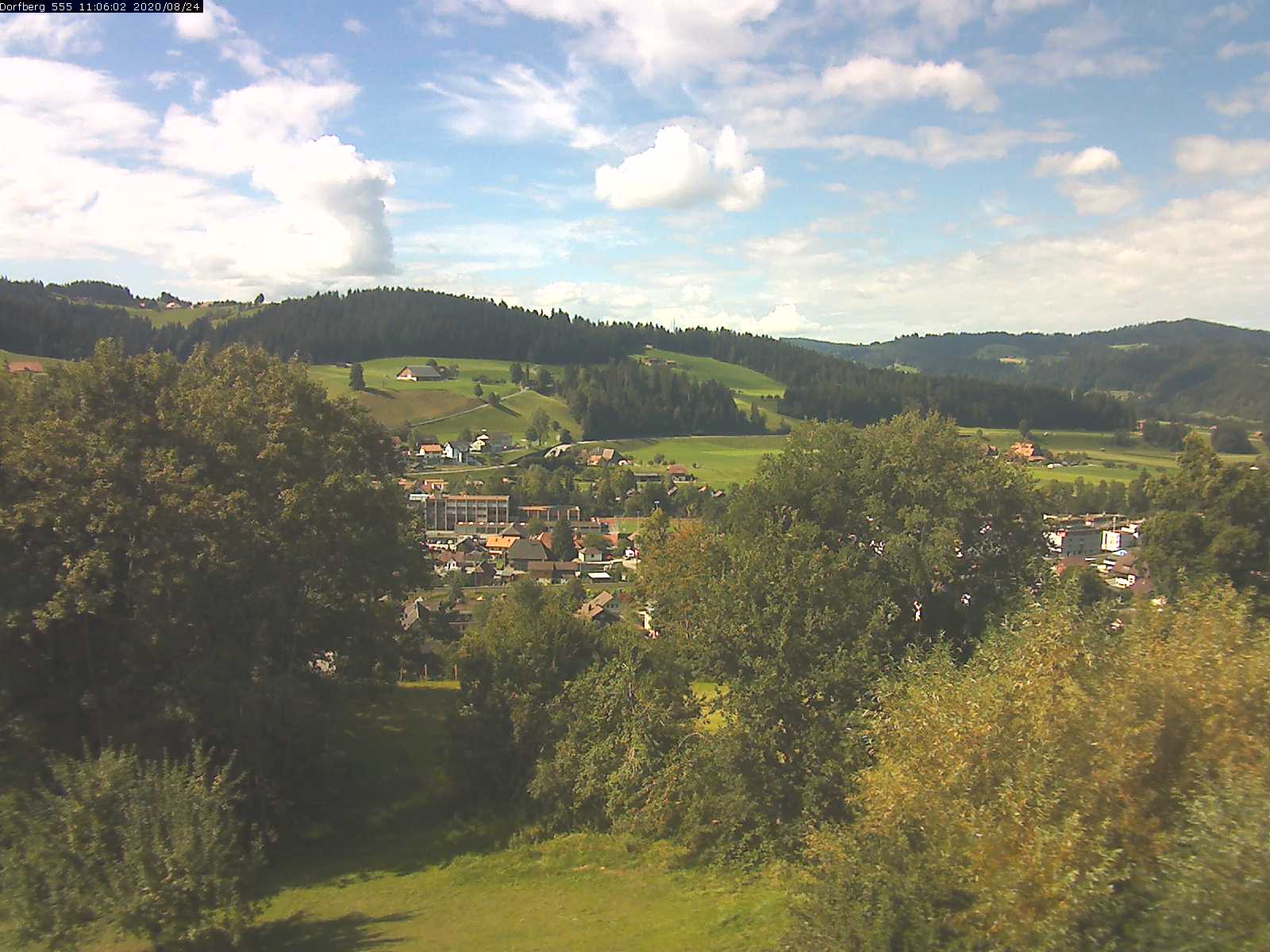 Webcam-Bild: Aussicht vom Dorfberg in Langnau 20200824-110601