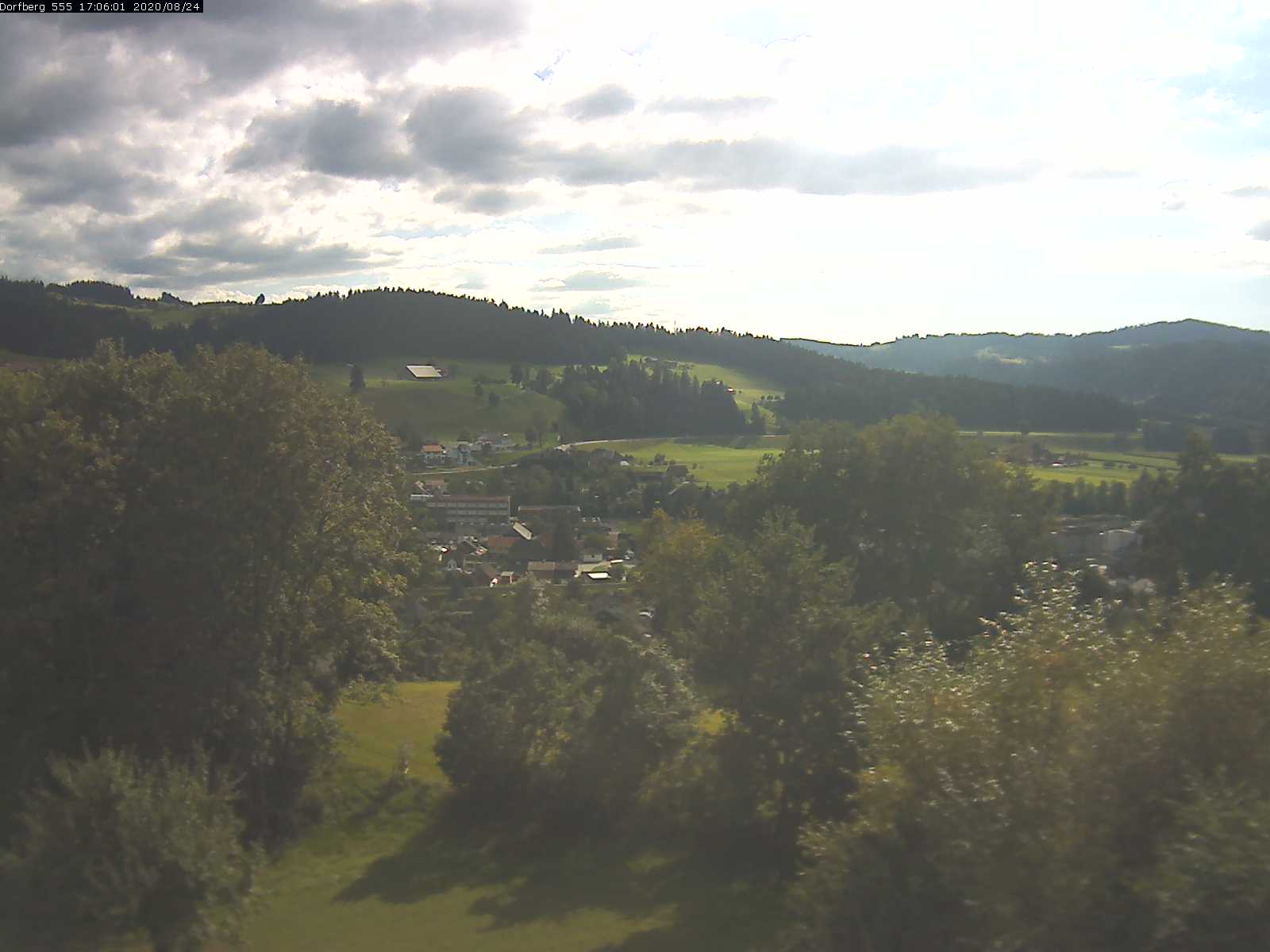Webcam-Bild: Aussicht vom Dorfberg in Langnau 20200824-170601