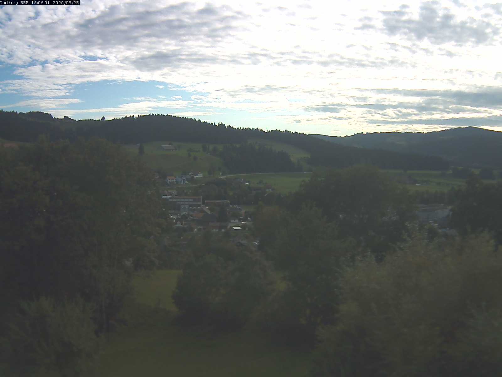 Webcam-Bild: Aussicht vom Dorfberg in Langnau 20200825-180601