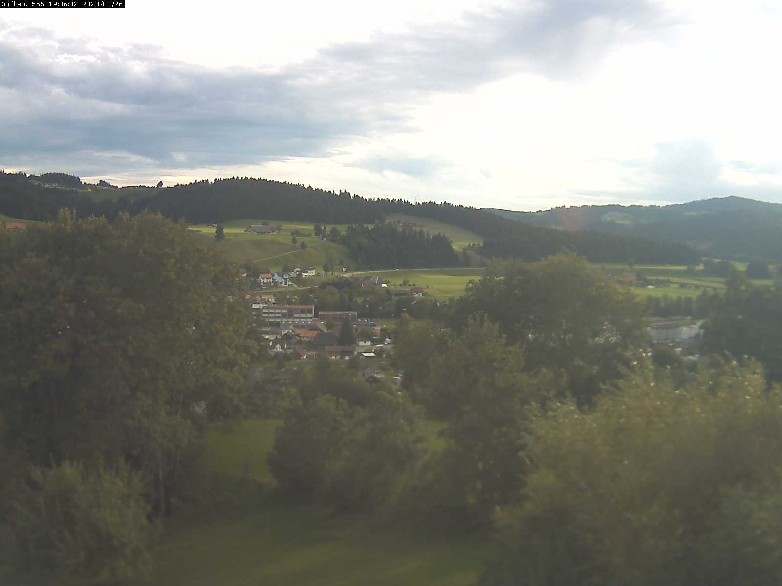 Webcam-Bild: Aussicht vom Dorfberg in Langnau 20200826-190601