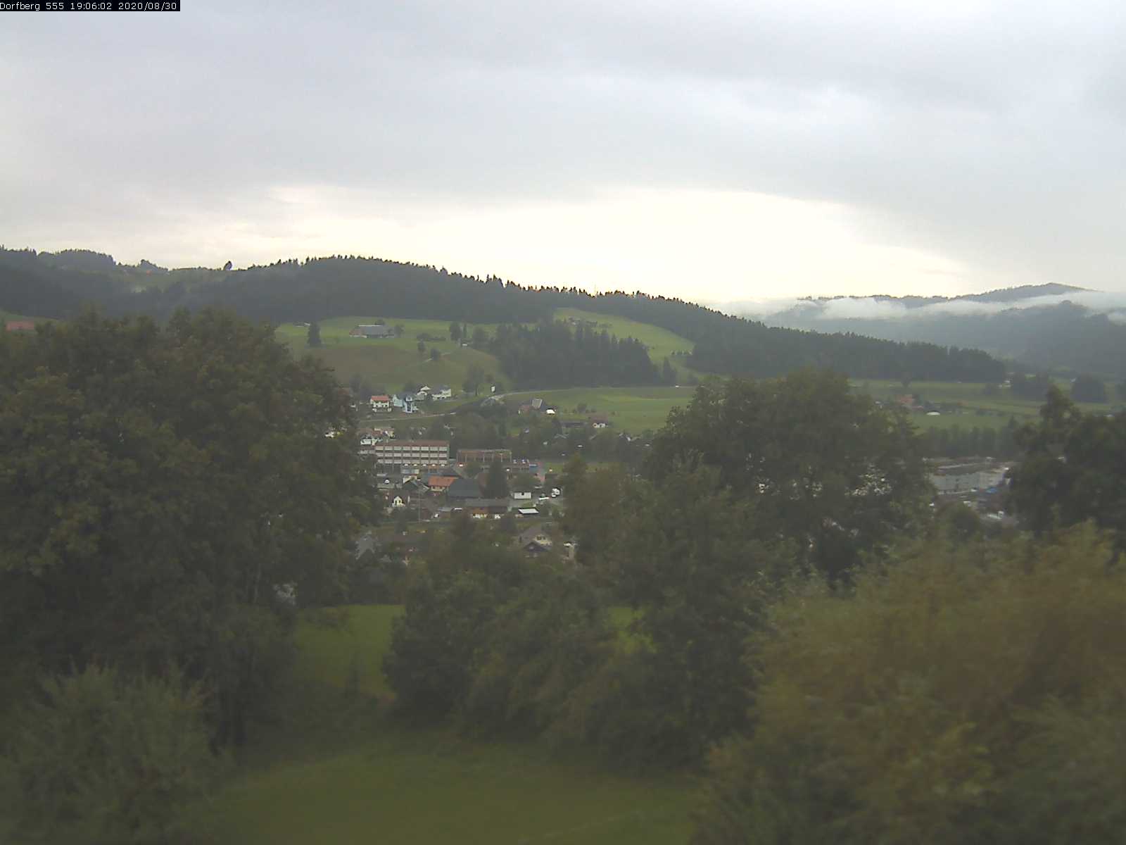 Webcam-Bild: Aussicht vom Dorfberg in Langnau 20200830-190602