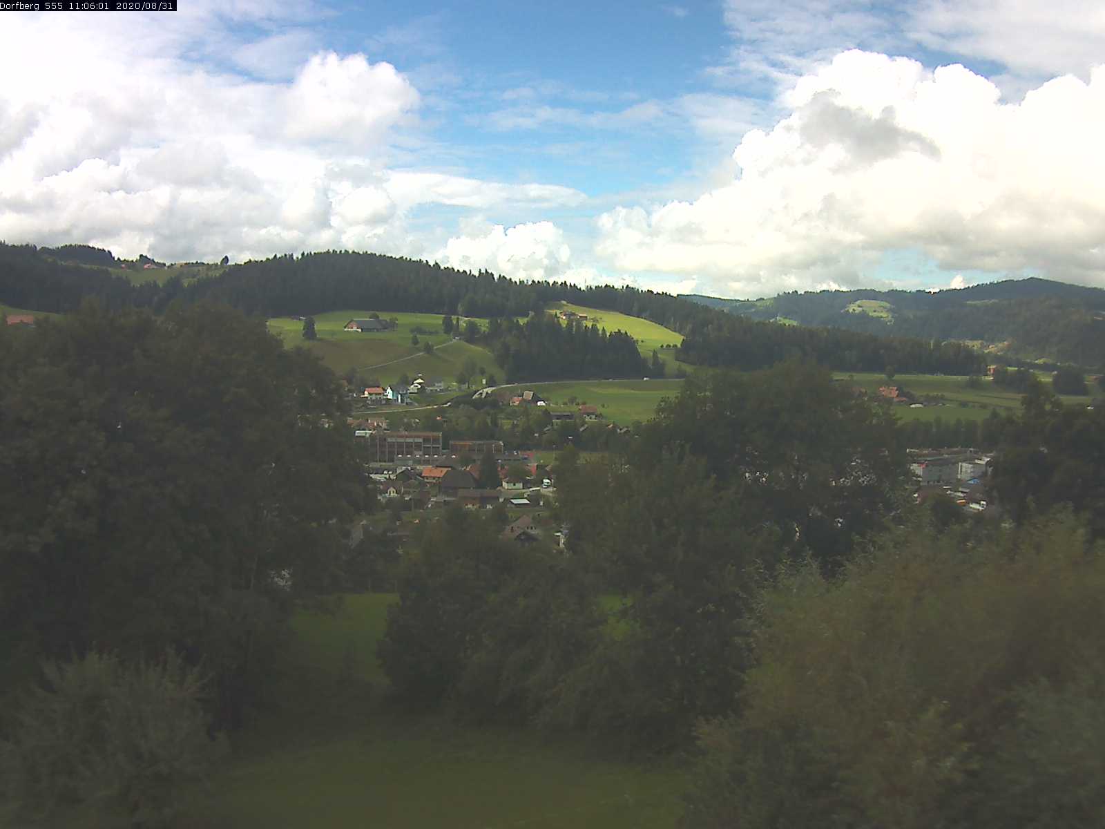Webcam-Bild: Aussicht vom Dorfberg in Langnau 20200831-110601