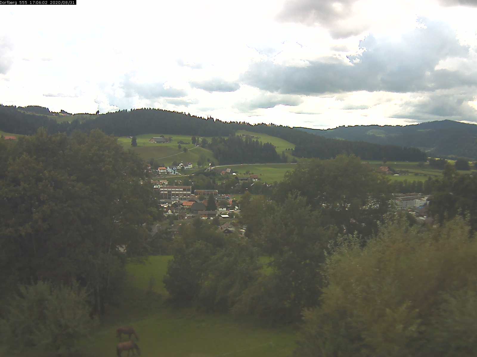 Webcam-Bild: Aussicht vom Dorfberg in Langnau 20200831-170601