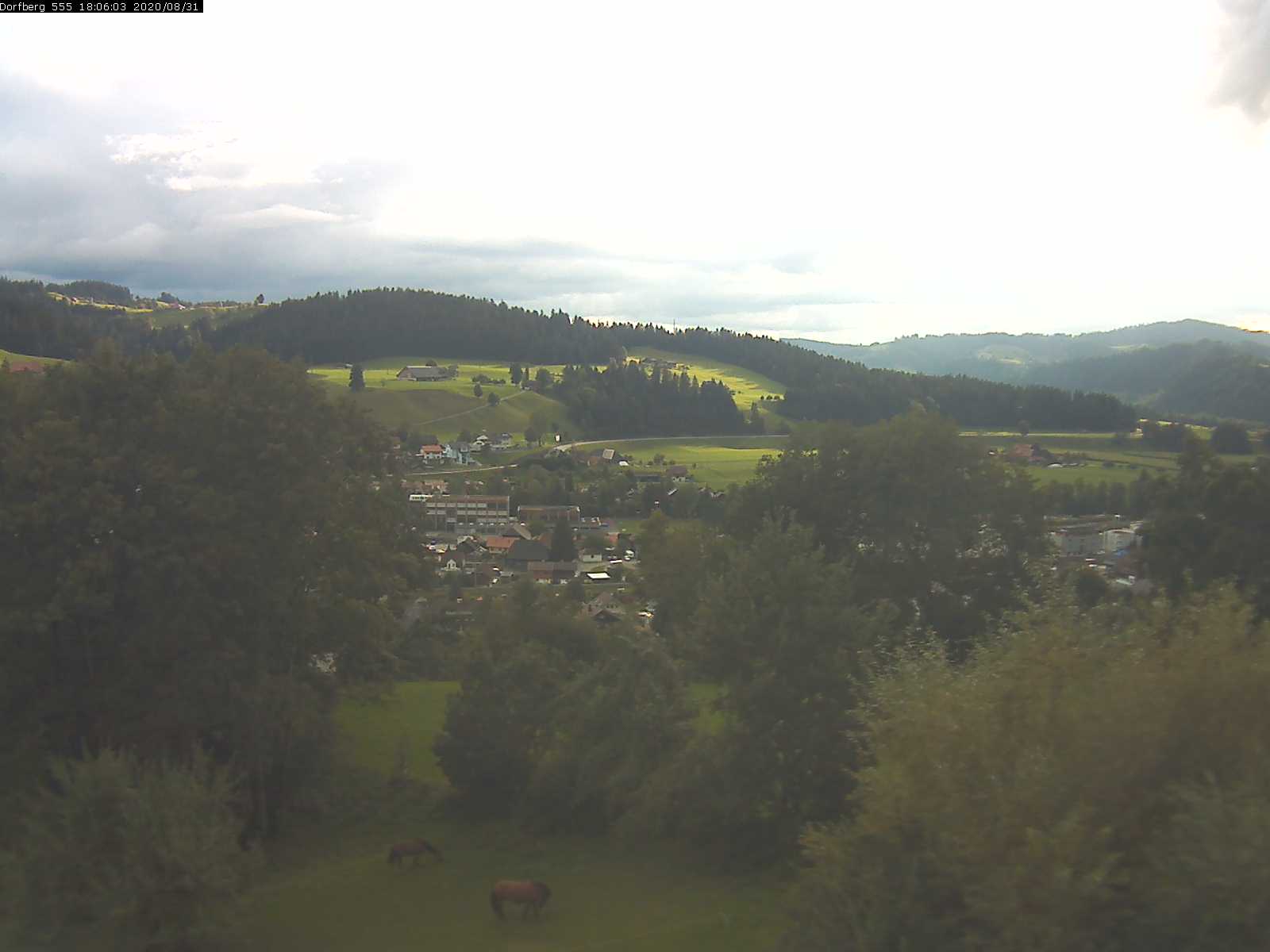 Webcam-Bild: Aussicht vom Dorfberg in Langnau 20200831-180601