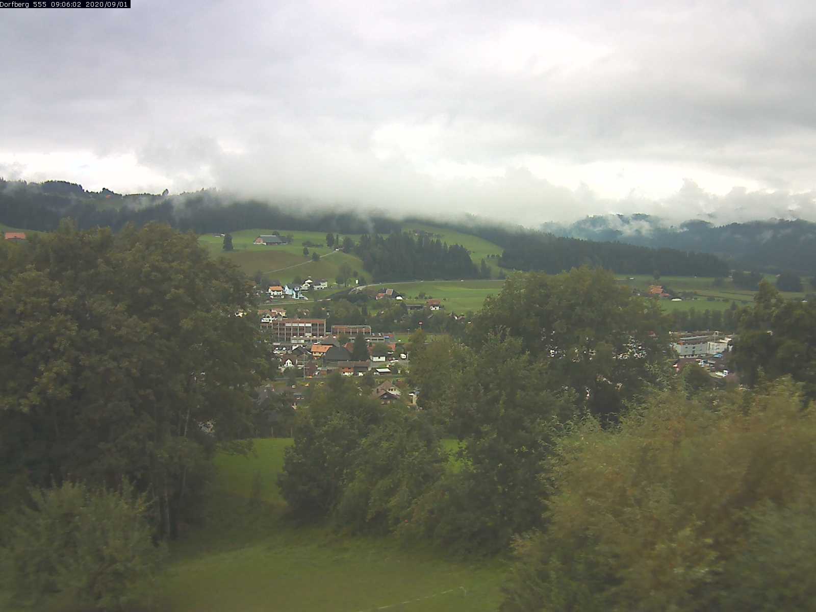 Webcam-Bild: Aussicht vom Dorfberg in Langnau 20200901-090601