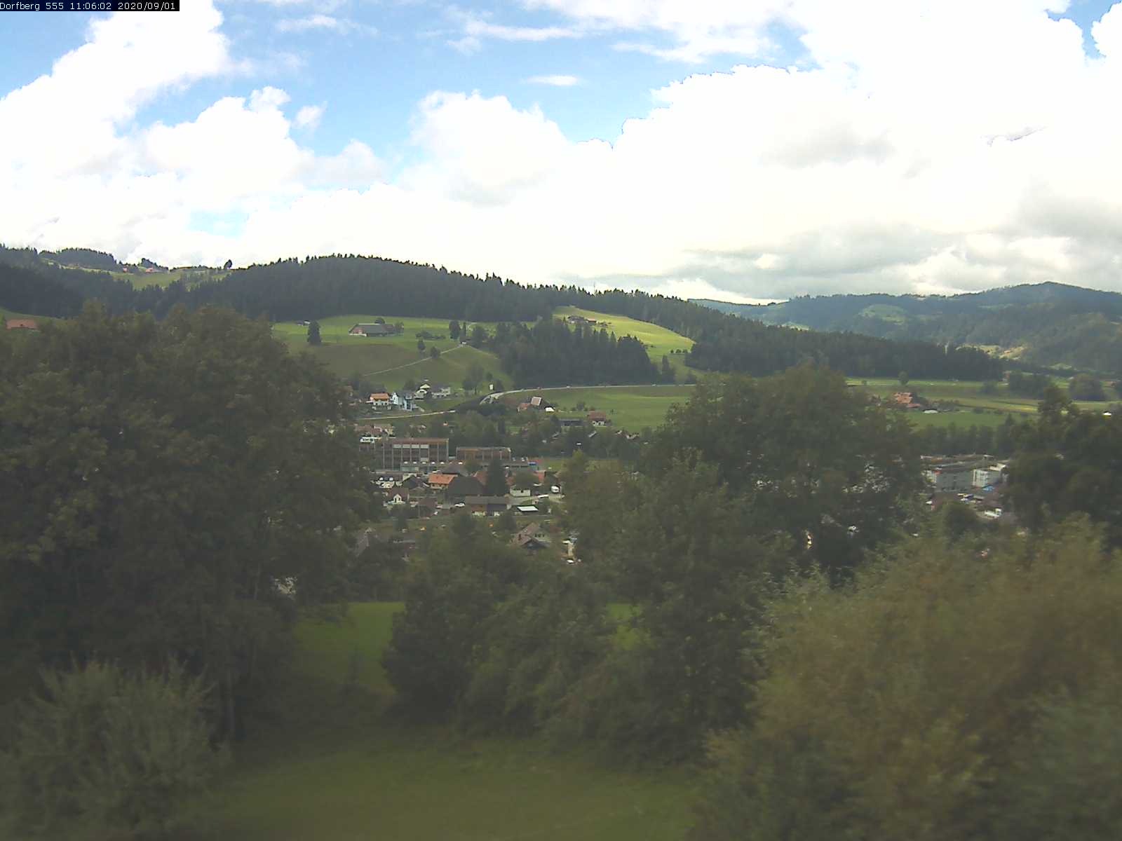 Webcam-Bild: Aussicht vom Dorfberg in Langnau 20200901-110601