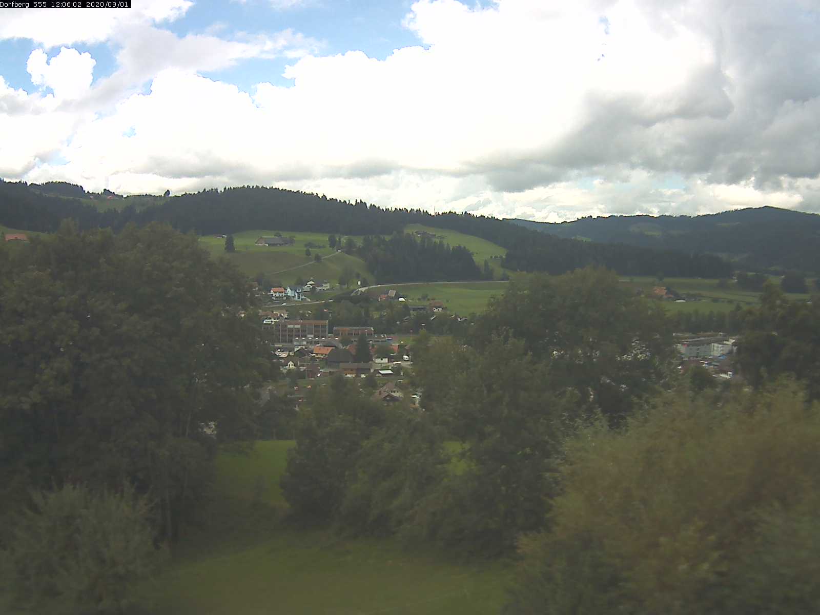 Webcam-Bild: Aussicht vom Dorfberg in Langnau 20200901-120601