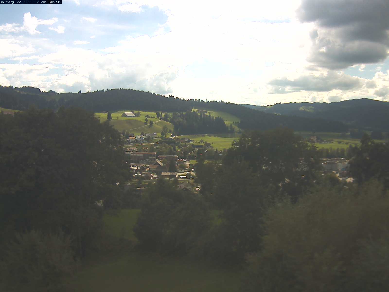 Webcam-Bild: Aussicht vom Dorfberg in Langnau 20200901-160602