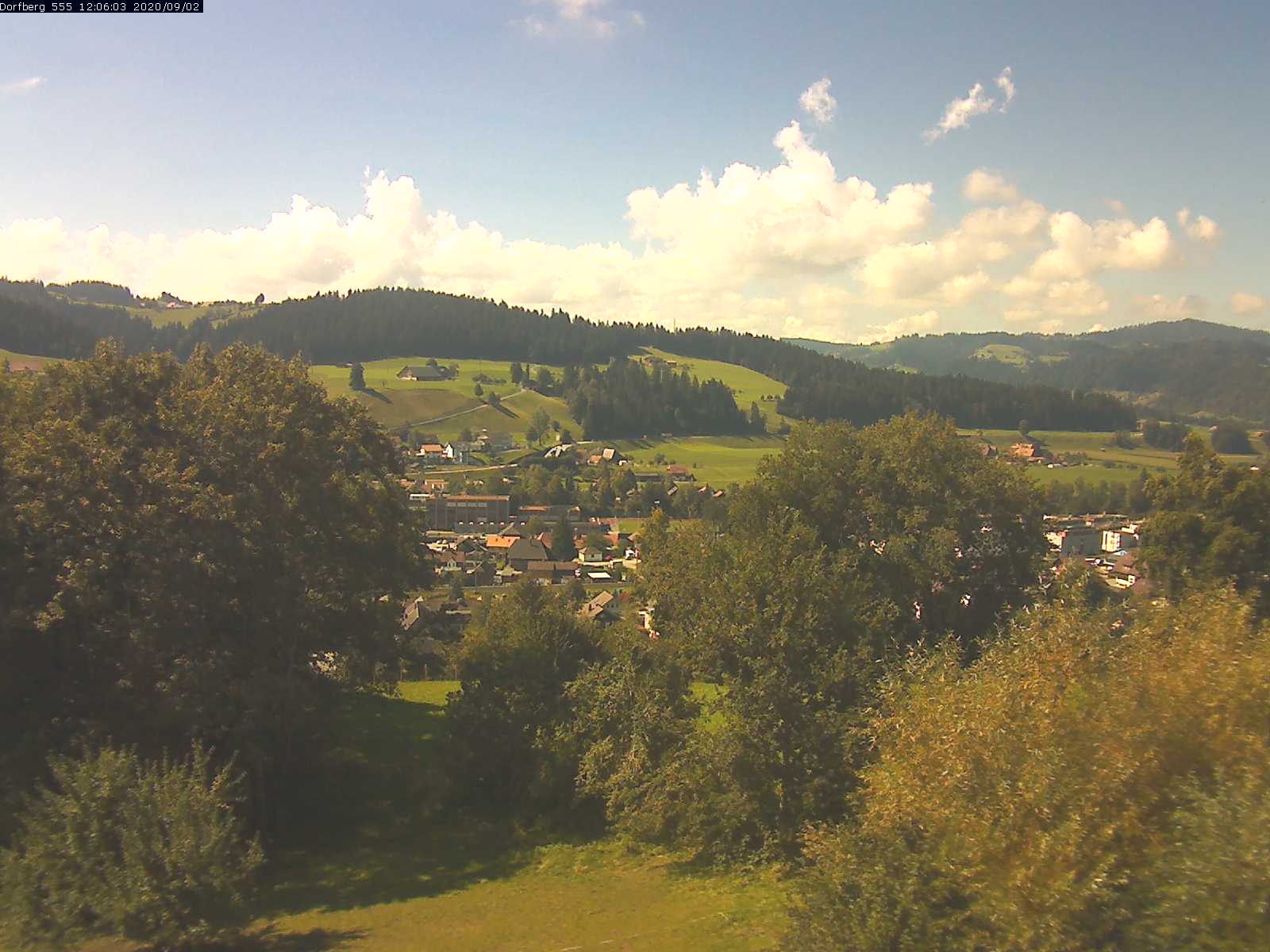 Webcam-Bild: Aussicht vom Dorfberg in Langnau 20200902-120601
