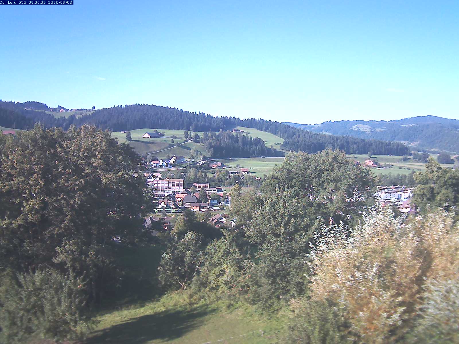Webcam-Bild: Aussicht vom Dorfberg in Langnau 20200903-090601
