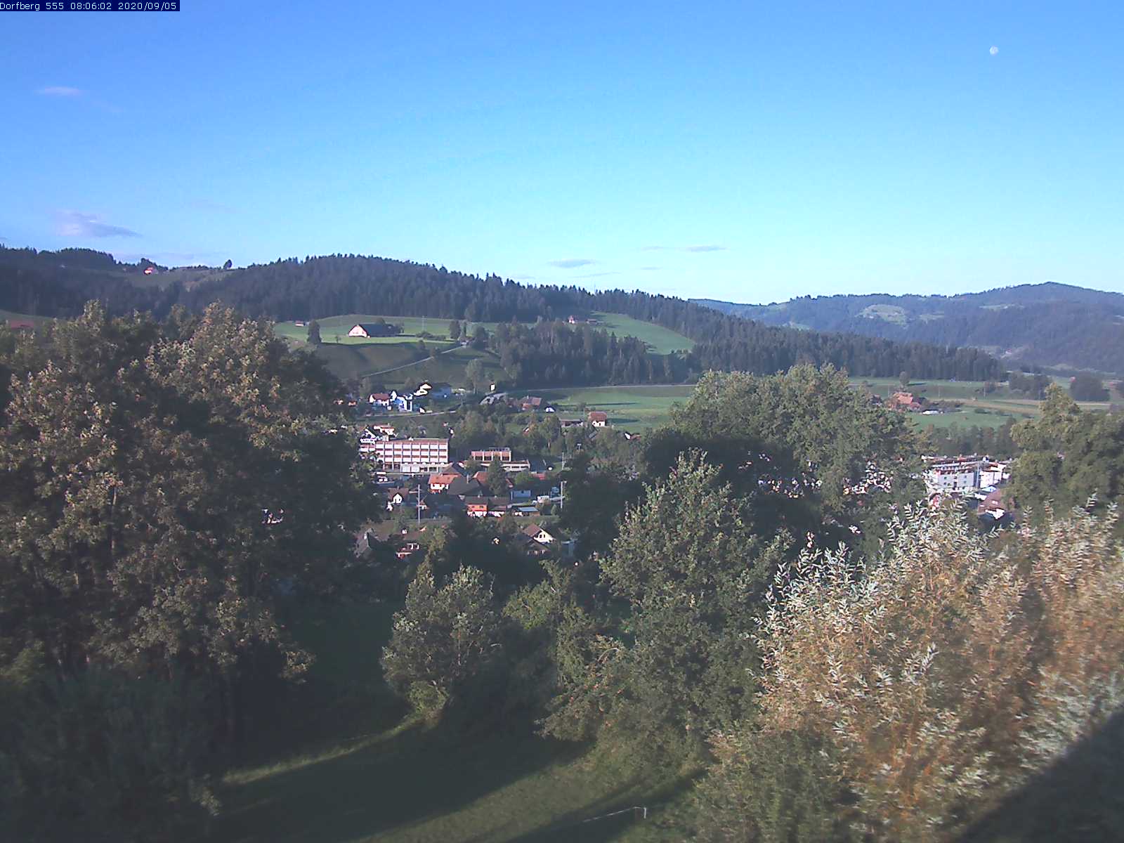 Webcam-Bild: Aussicht vom Dorfberg in Langnau 20200905-080601