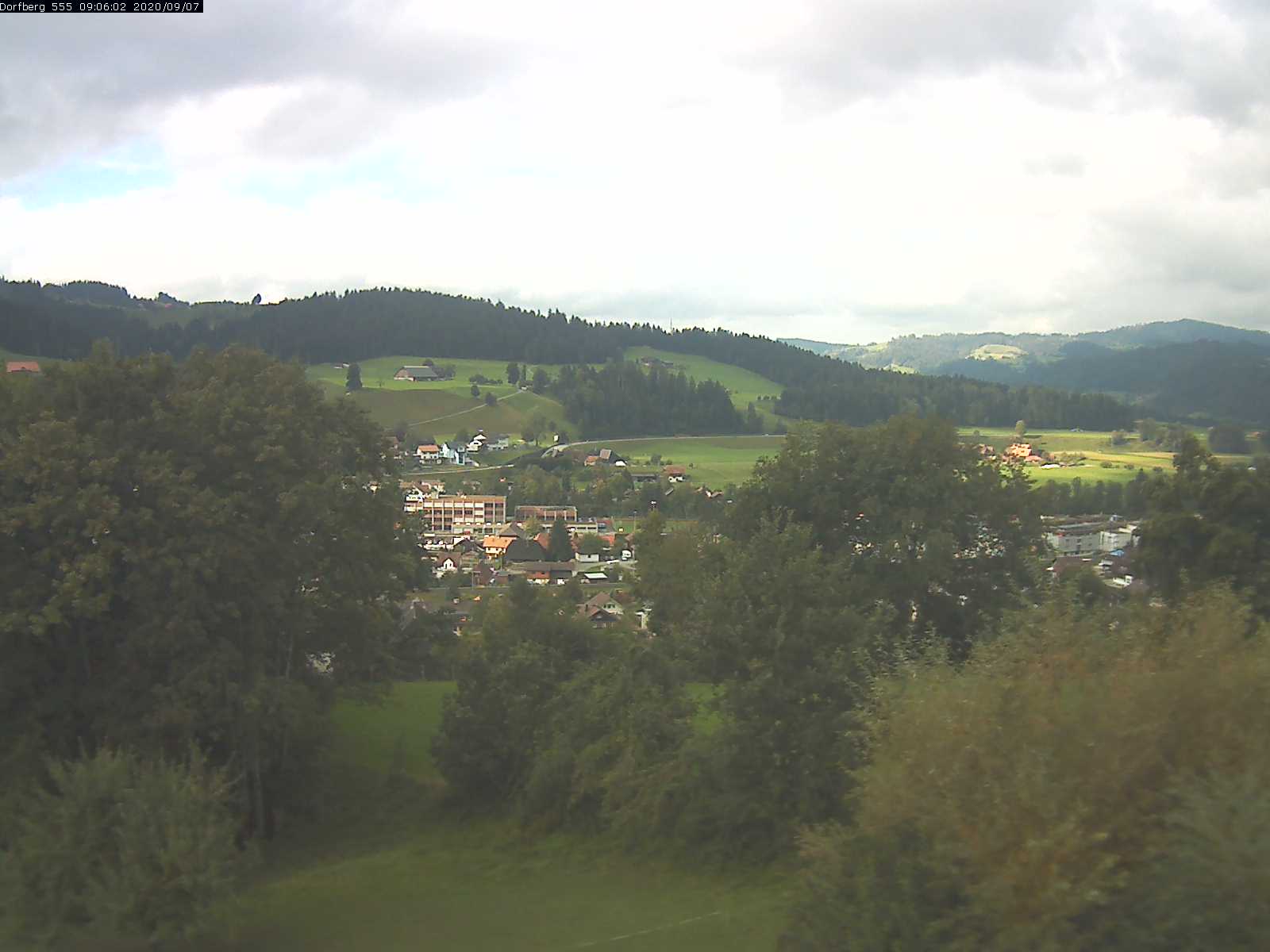 Webcam-Bild: Aussicht vom Dorfberg in Langnau 20200907-090601