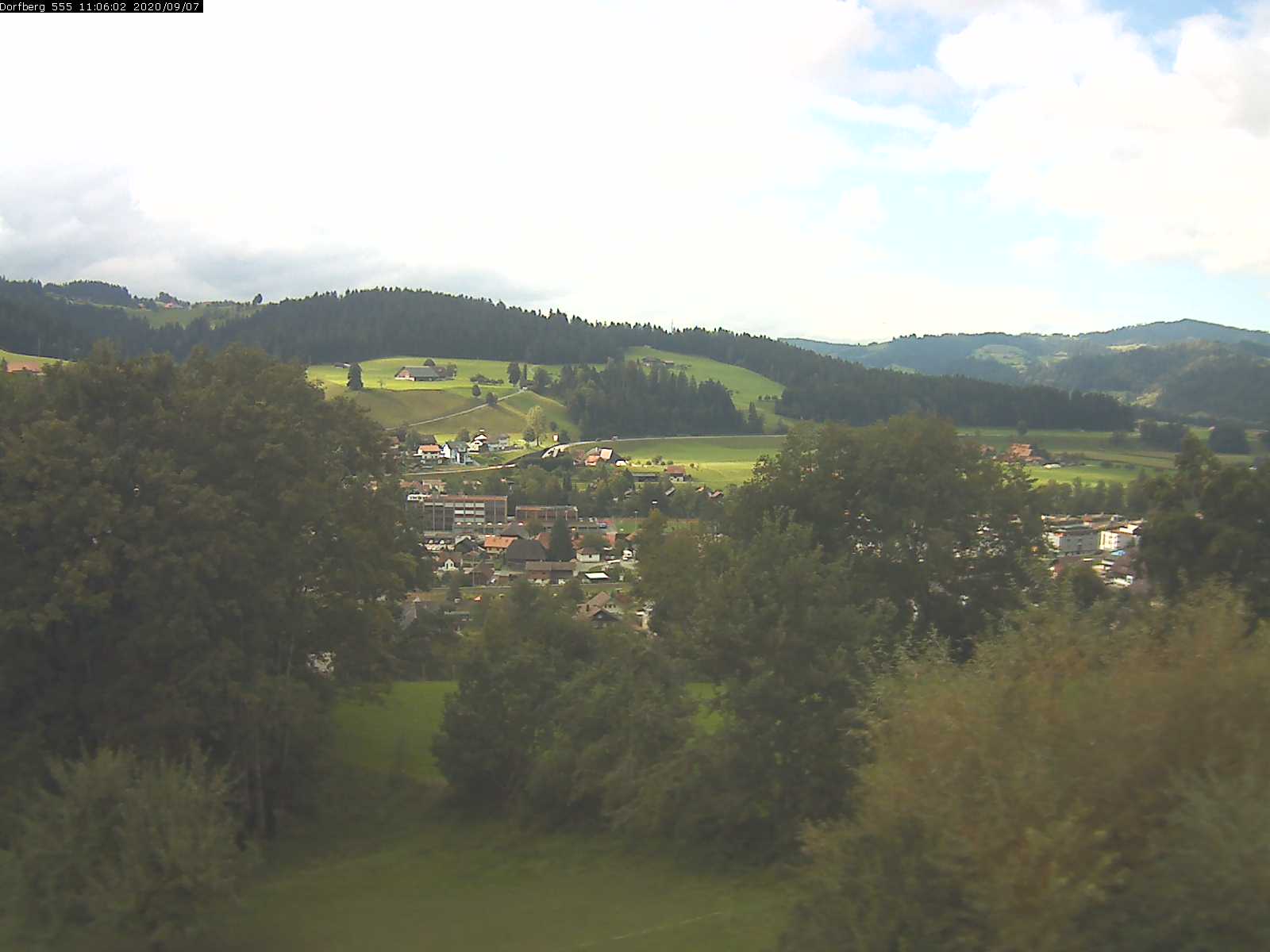 Webcam-Bild: Aussicht vom Dorfberg in Langnau 20200907-110601