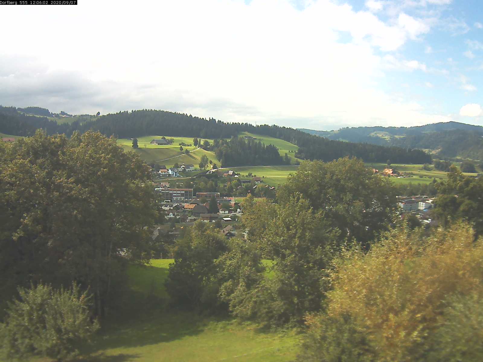 Webcam-Bild: Aussicht vom Dorfberg in Langnau 20200907-120601