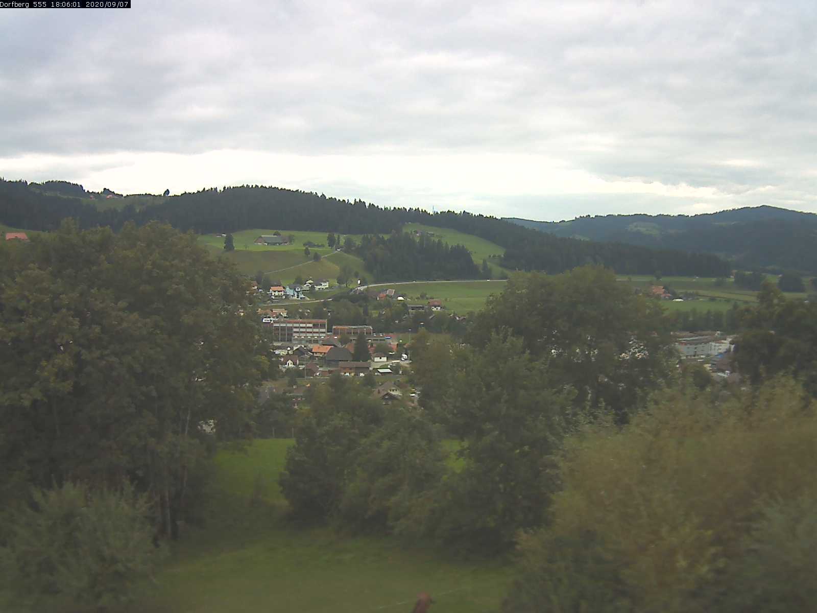 Webcam-Bild: Aussicht vom Dorfberg in Langnau 20200907-180601