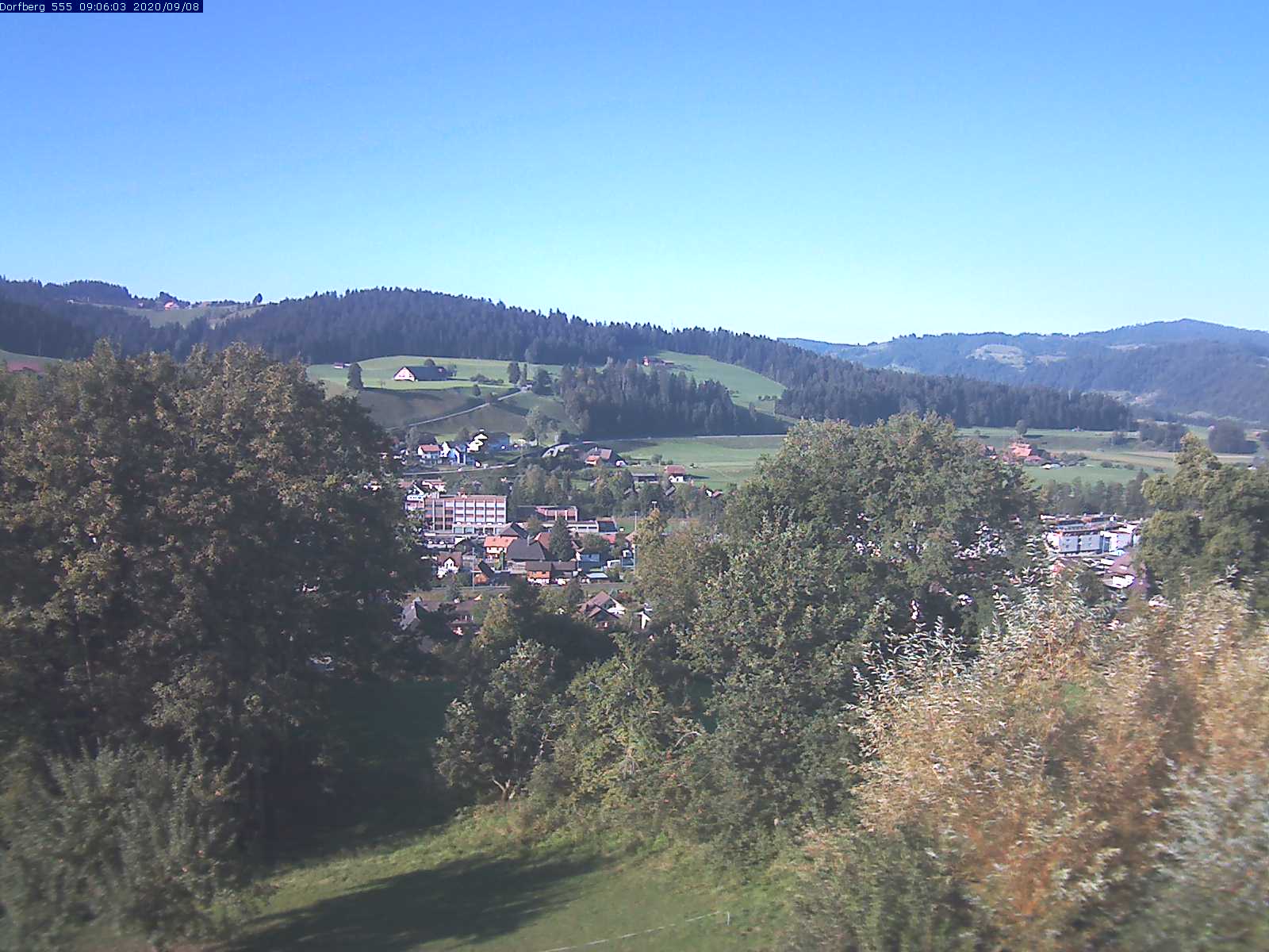 Webcam-Bild: Aussicht vom Dorfberg in Langnau 20200908-090601